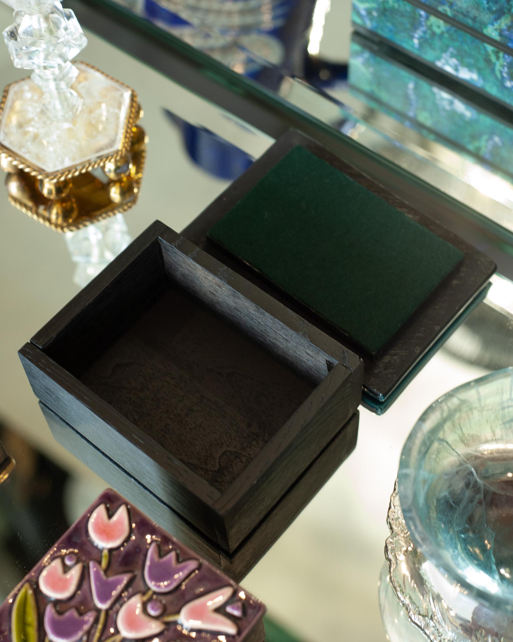 Scatola di ceramica rosa e blu di metà secolo con uccelli di Mithé Espelt In condizioni buone in vendita a Toronto, ON
