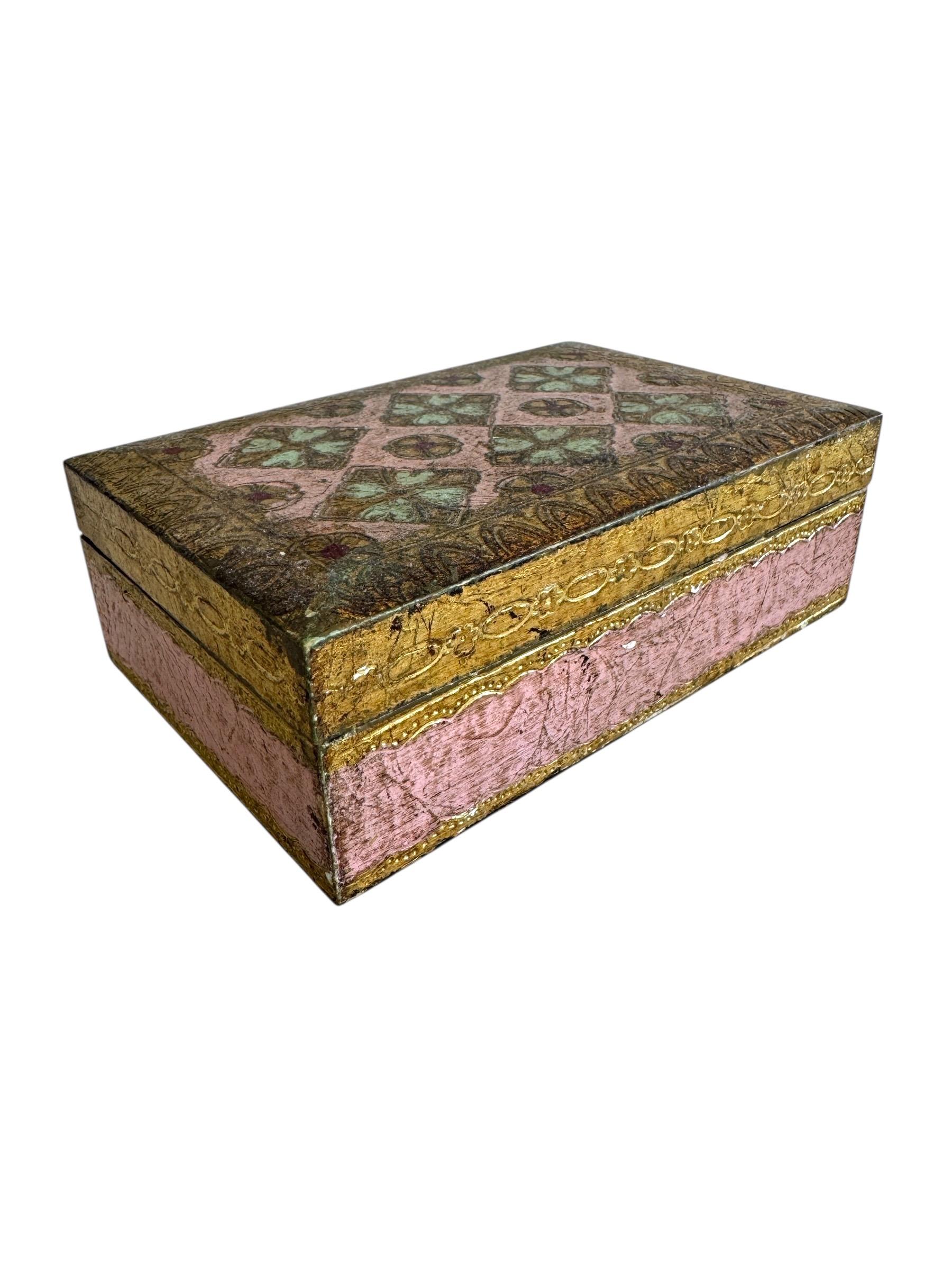 Boîte Florentine rose et or du milieu du siècle Bon état - En vente à Clearwater, FL