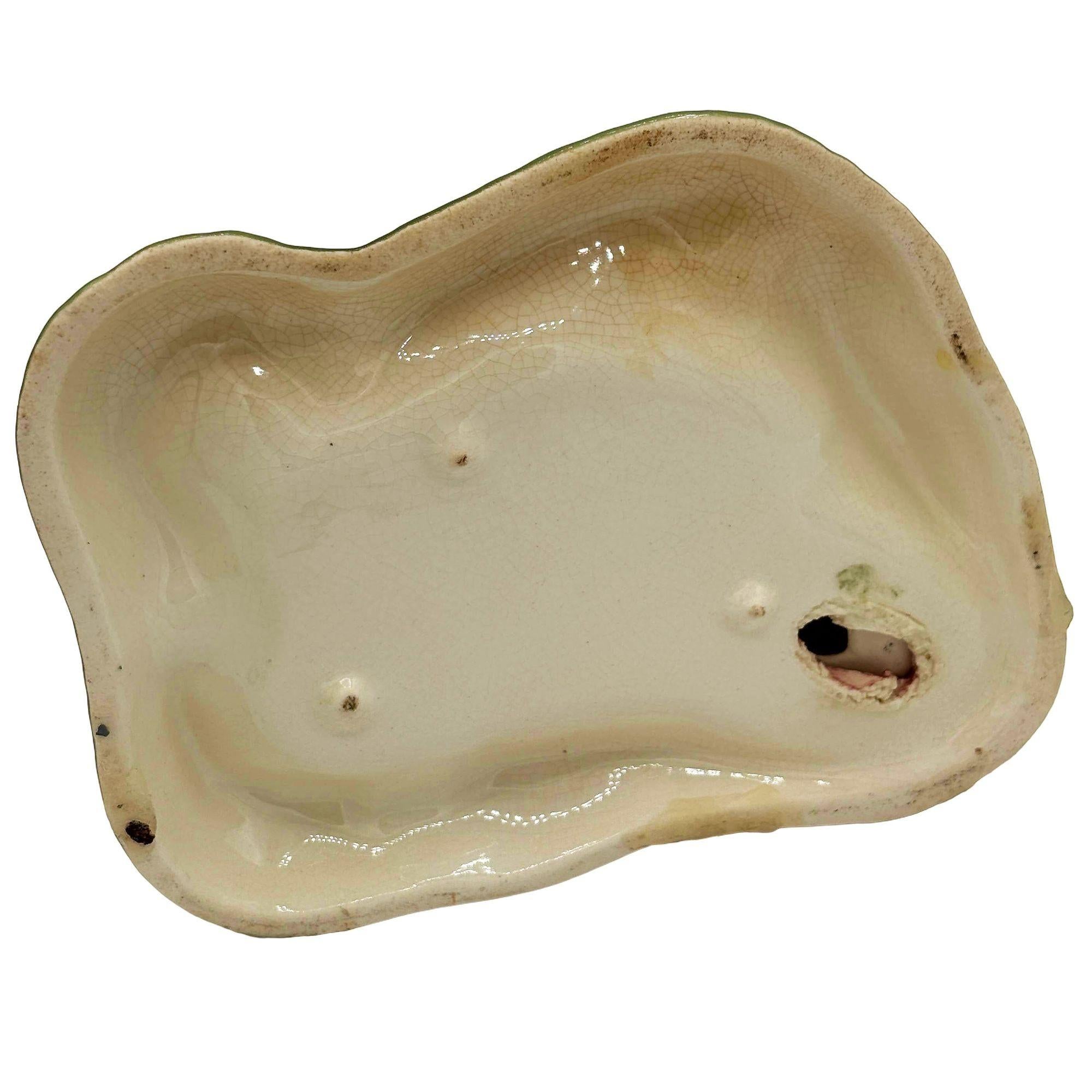 Mid Century Rosa und Grün Flamingo Keramik Figur in Flamingo Pool Ring Tablett (Mitte des 20. Jahrhunderts) im Angebot
