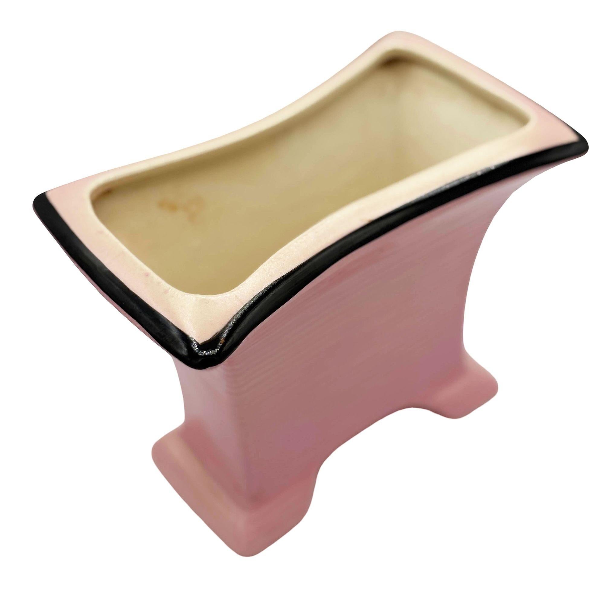 Jardinière d'intérieur moderniste rose et noire du milieu du siècle de California Pottery Excellent état - En vente à Van Nuys, CA