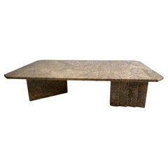 Mid-Century-Couchtisch aus rosa und schwarzem Granit, Italien, 1970er Jahre