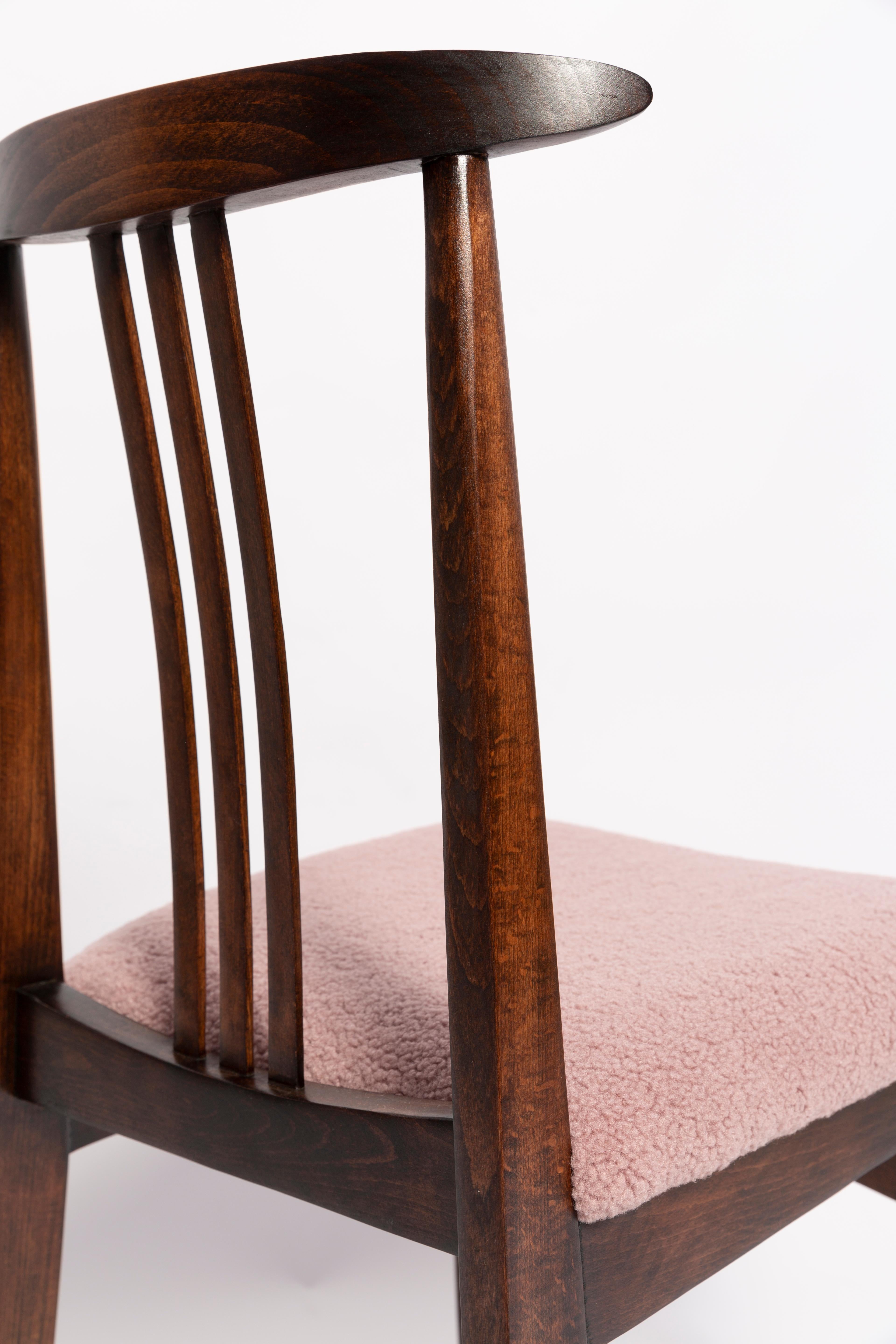 Mid-Century Pink Blush Boucle Chair, Walnut Wood, by M. Zielinski, Europe, 1960s In Excellent Condition For Sale In 05-080 Hornowek, PL