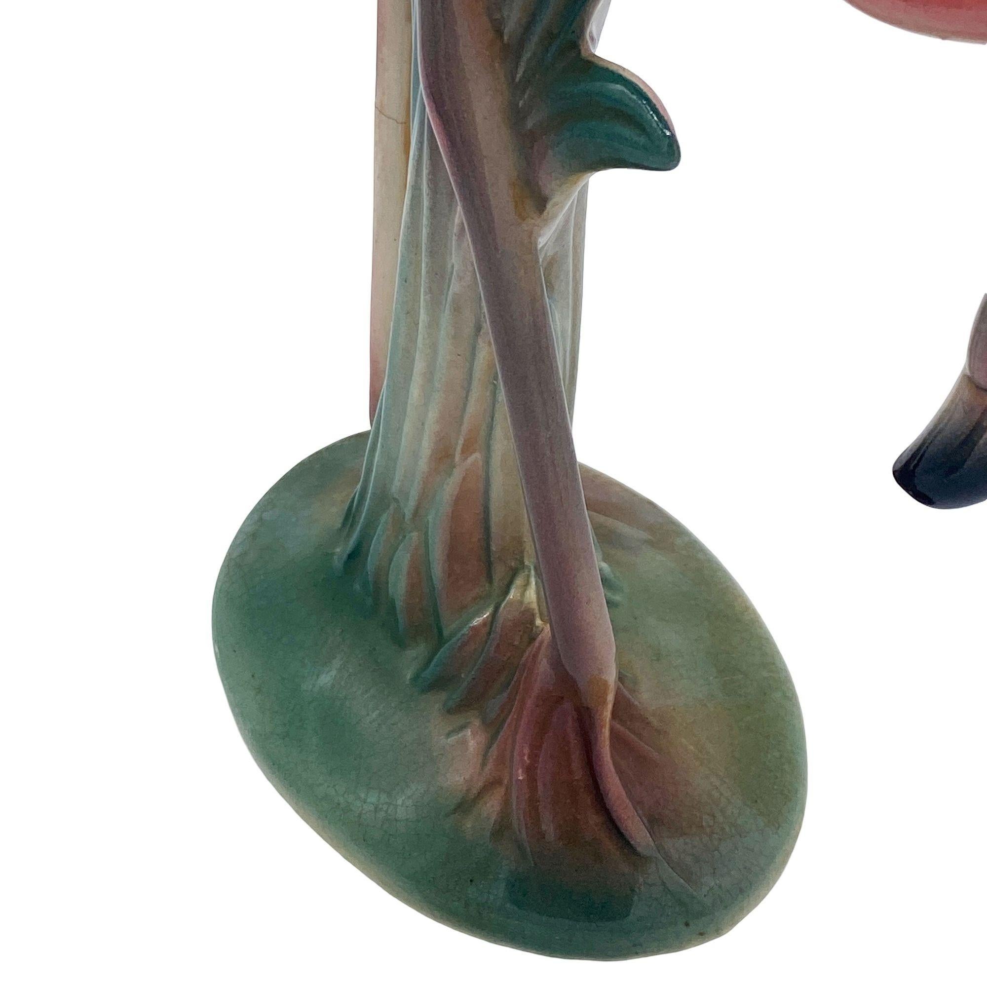 Metà XX secolo Set di sculture da tavolo in ceramica di Brad Keeler, metà del secolo scorso, con fenicottero che beve. in vendita