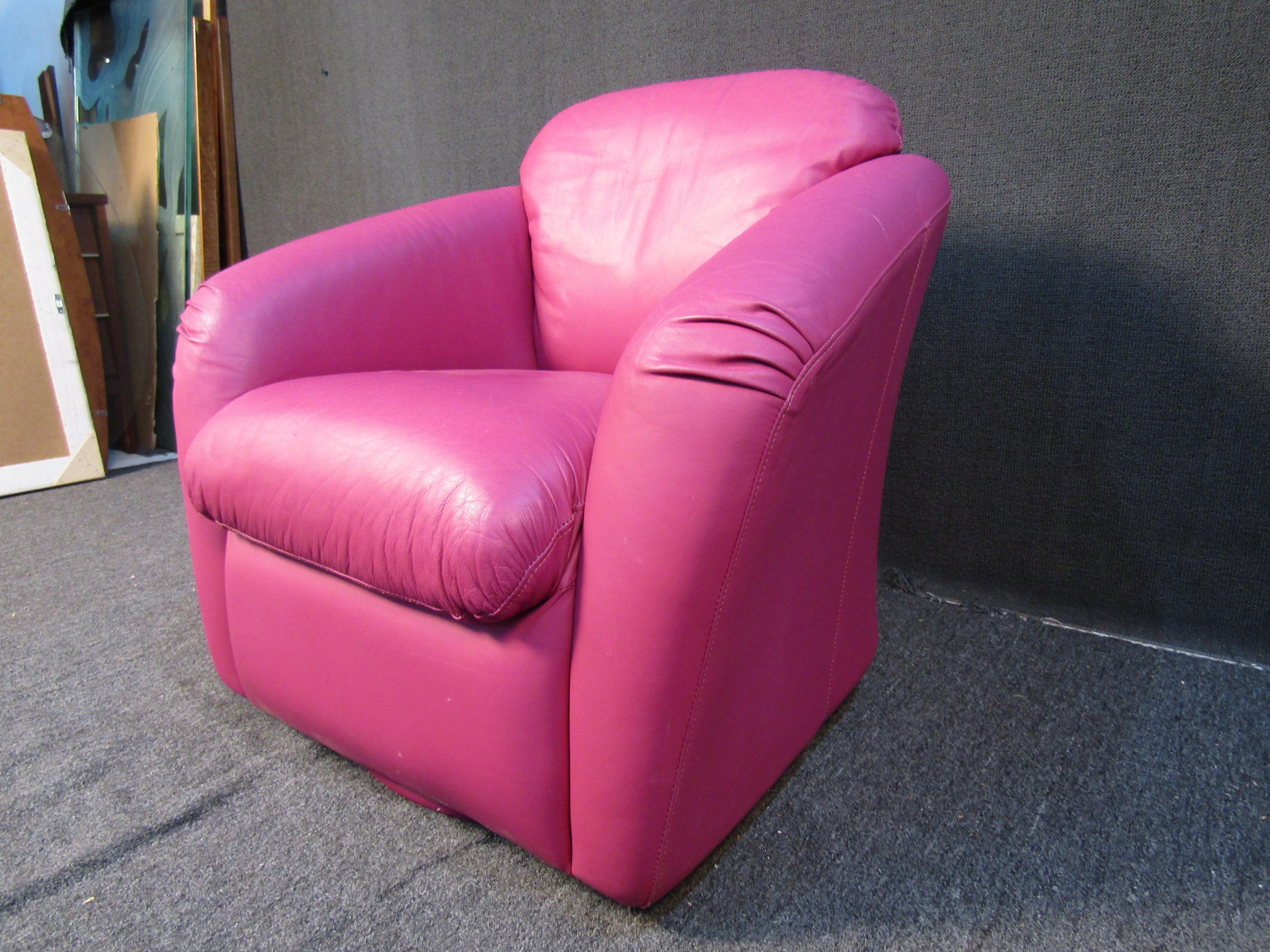 Mid-Century Modern Mid-Century Pink Lounge Swivel Chair