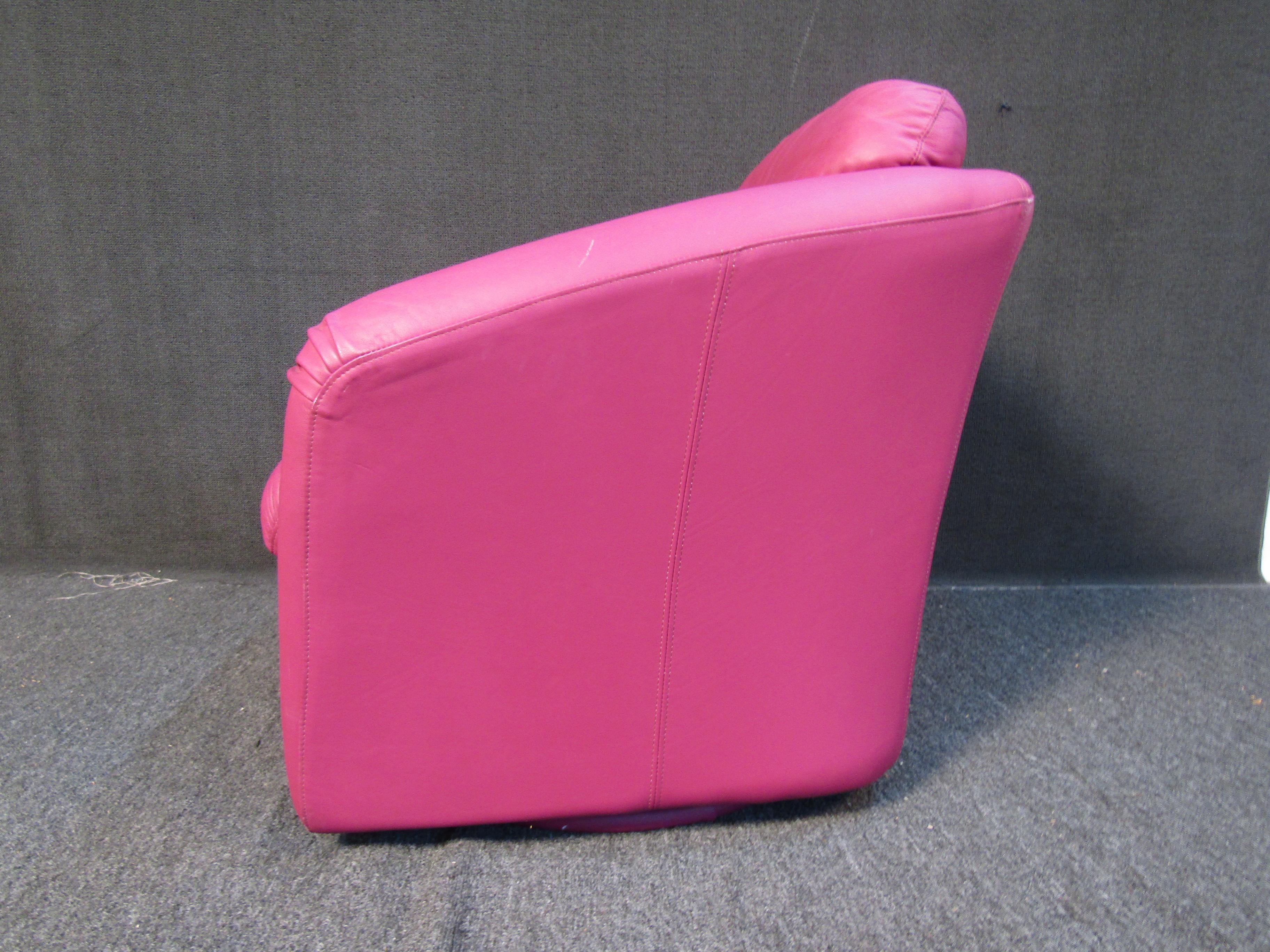 20th Century Mid-Century Pink Lounge Swivel Chair