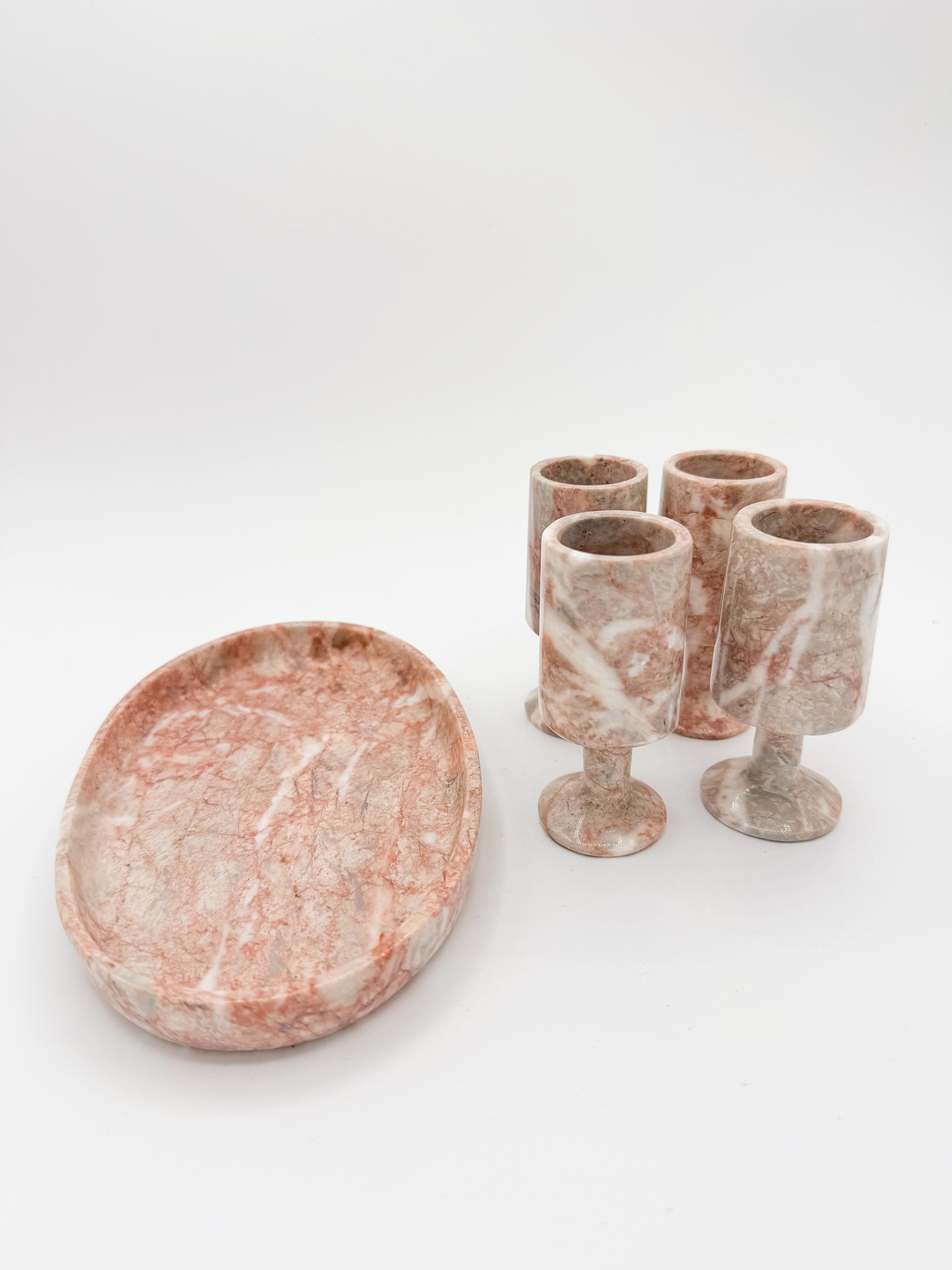Mid Century Pink Marble Barware Set Schnapsgläser und Tablett (Unbekannt) im Angebot