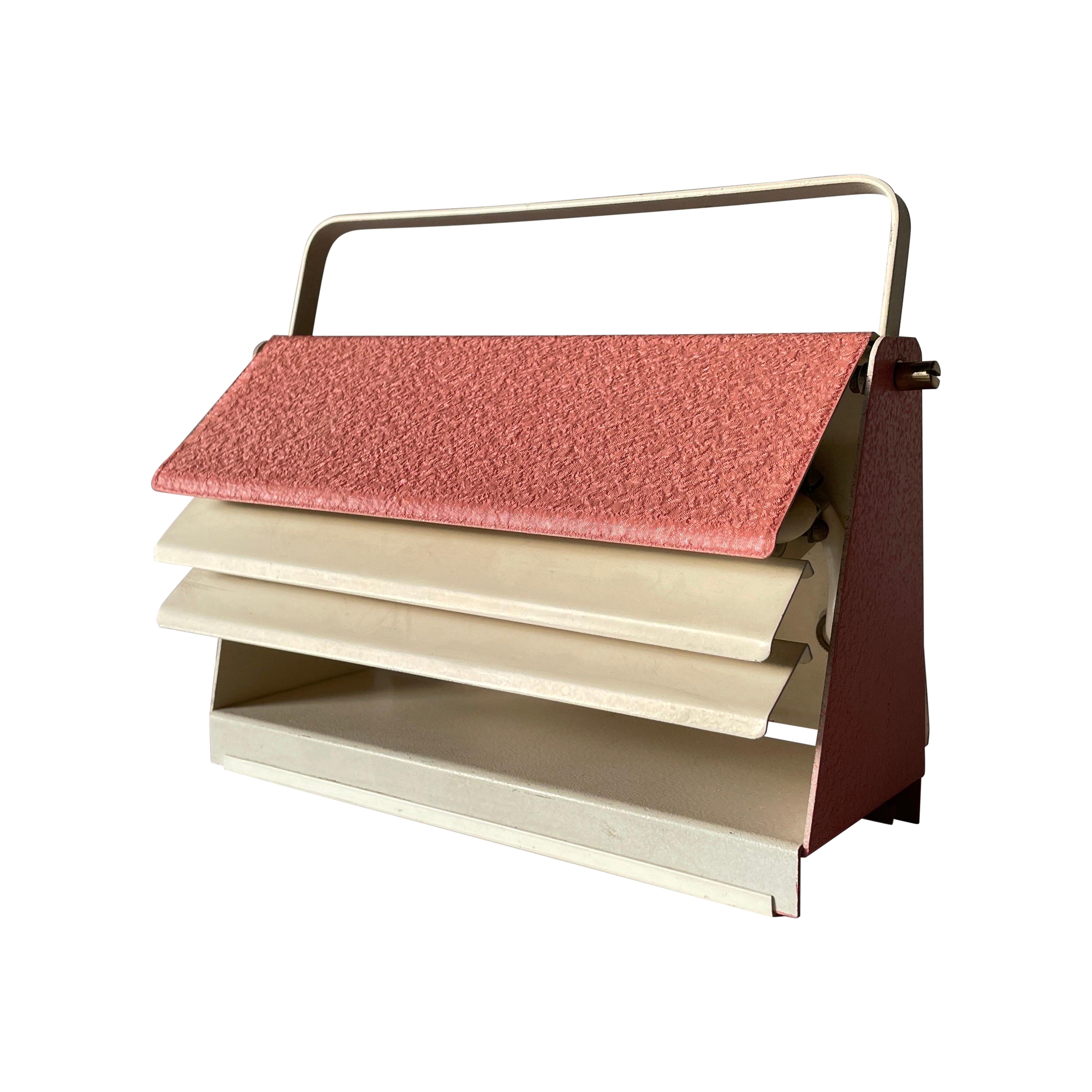 Lampada da tavolo rosa di metà secolo con maniglia, 1950, Germania in vendita