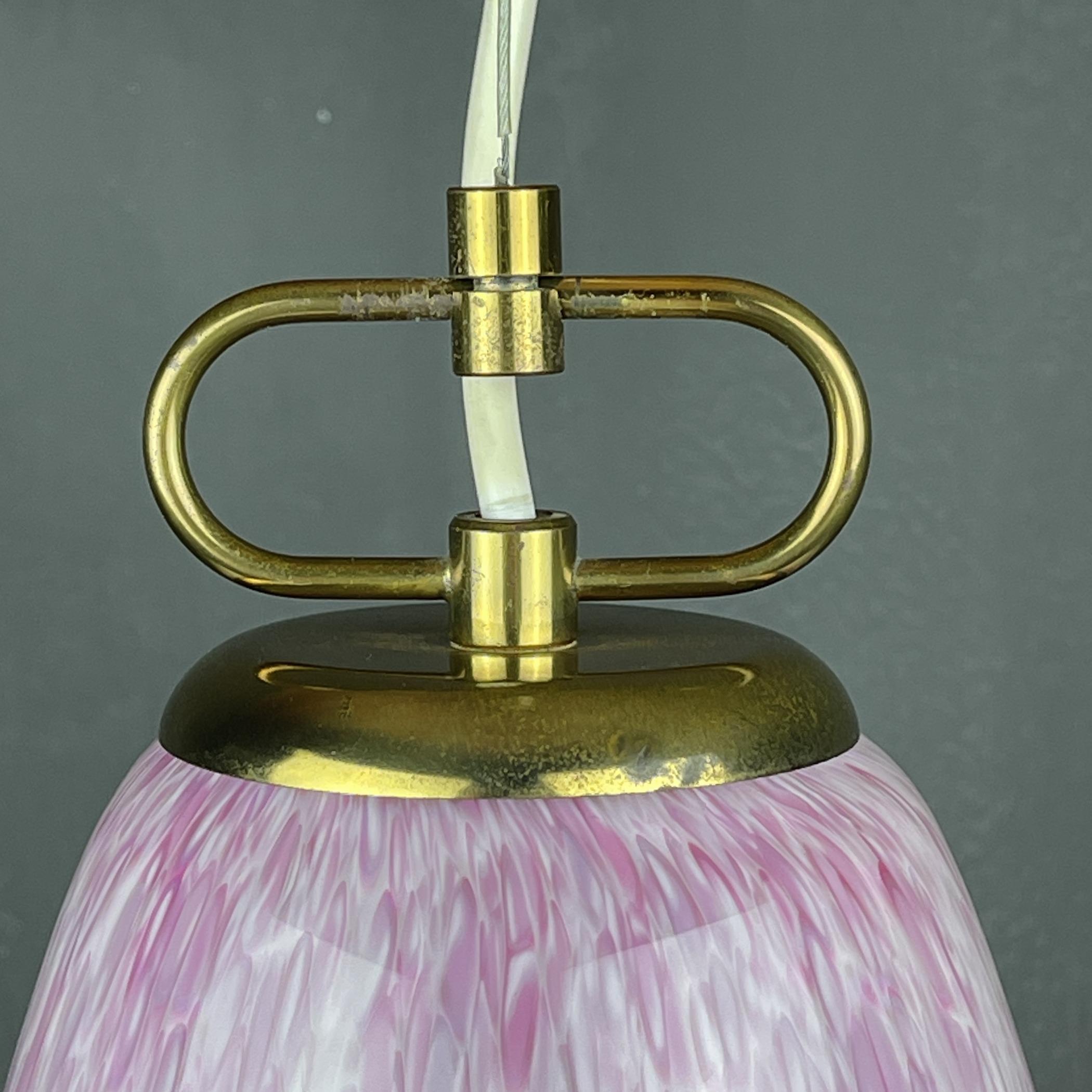 Lampe suspendue en verre de Murano rose du milieu du siècle par Veluce Italie 1970 en vente 7