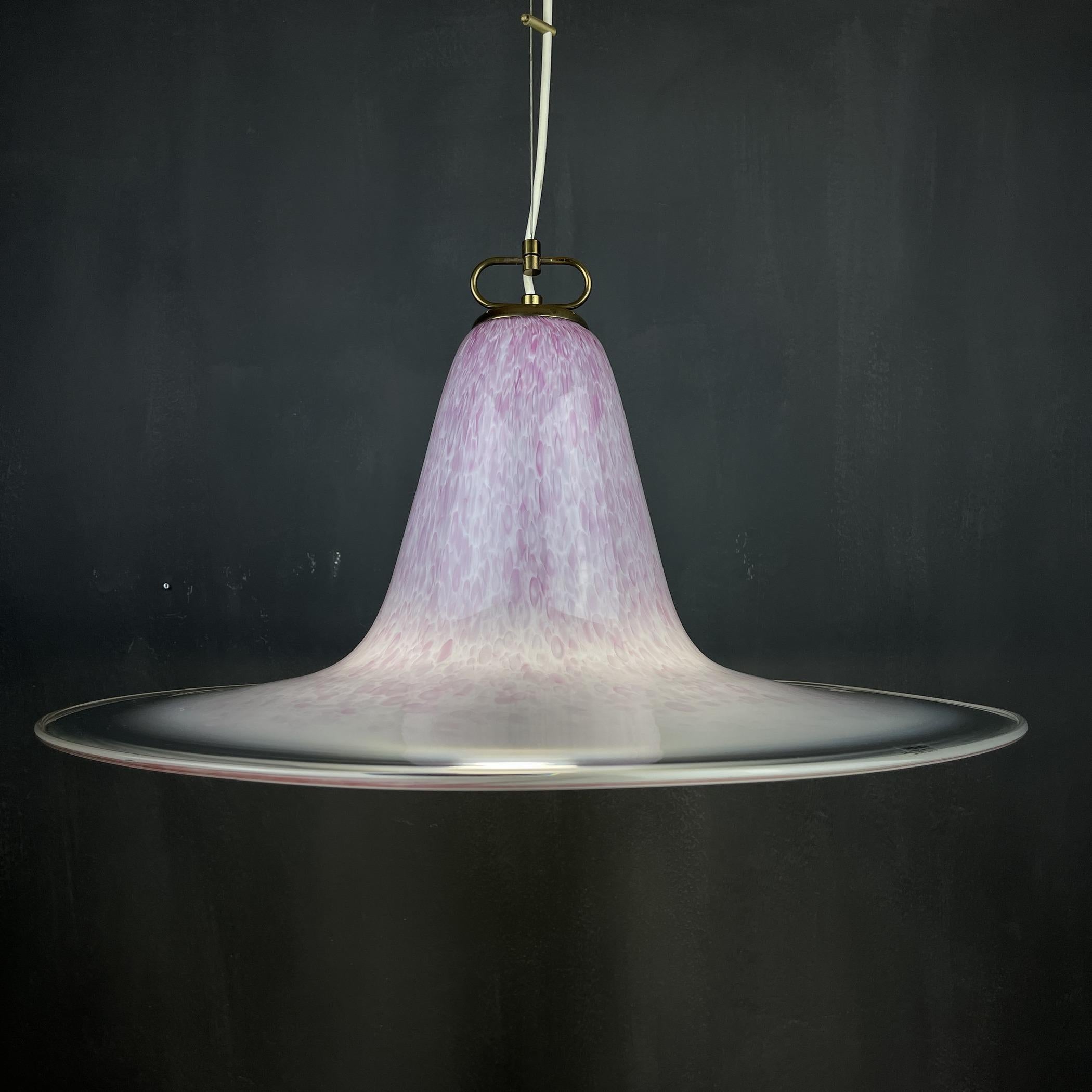 Lampe suspendue en verre de Murano rose du milieu du siècle par Veluce Italie 1970 en vente 8