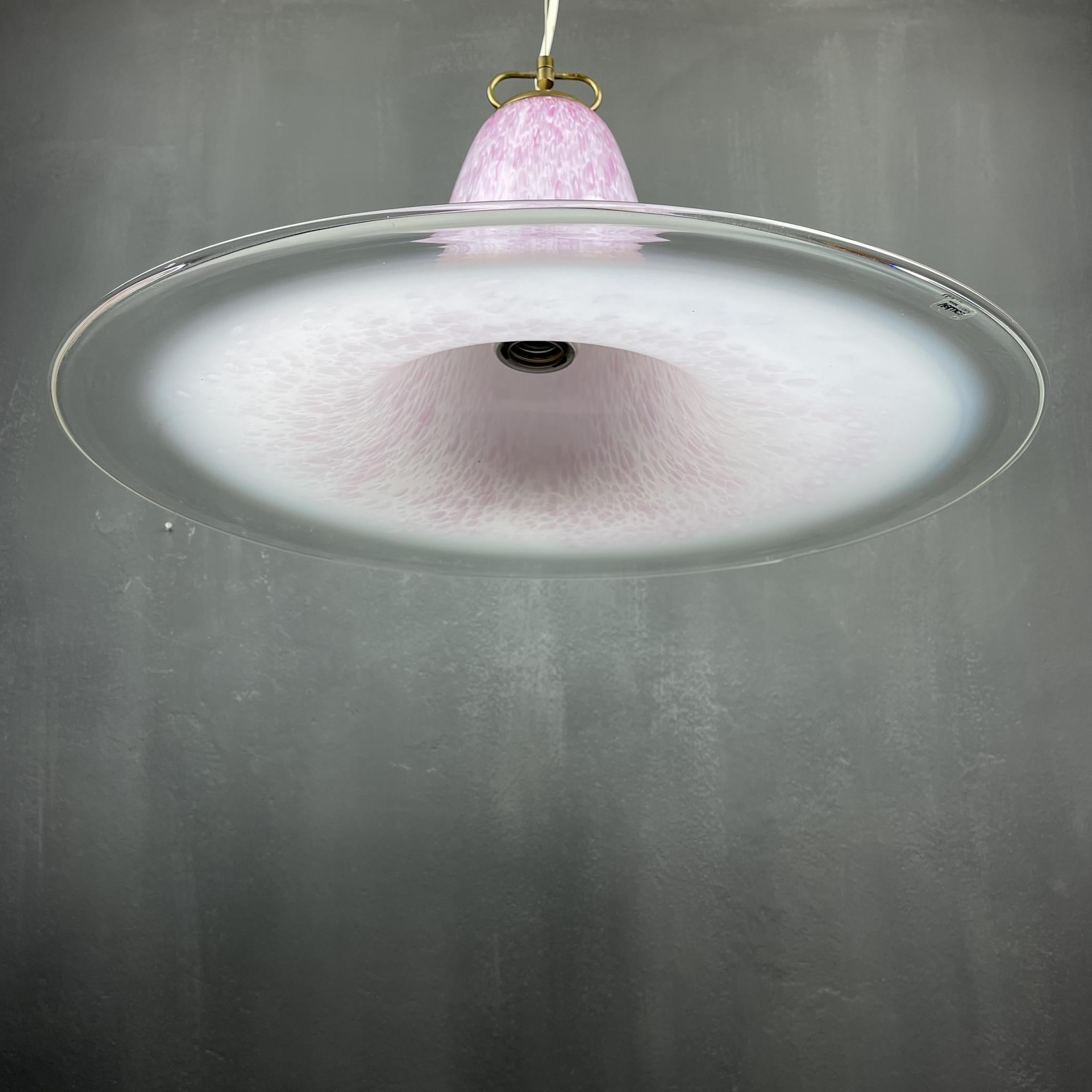 italien Lampe suspendue en verre de Murano rose du milieu du siècle par Veluce Italie 1970 en vente