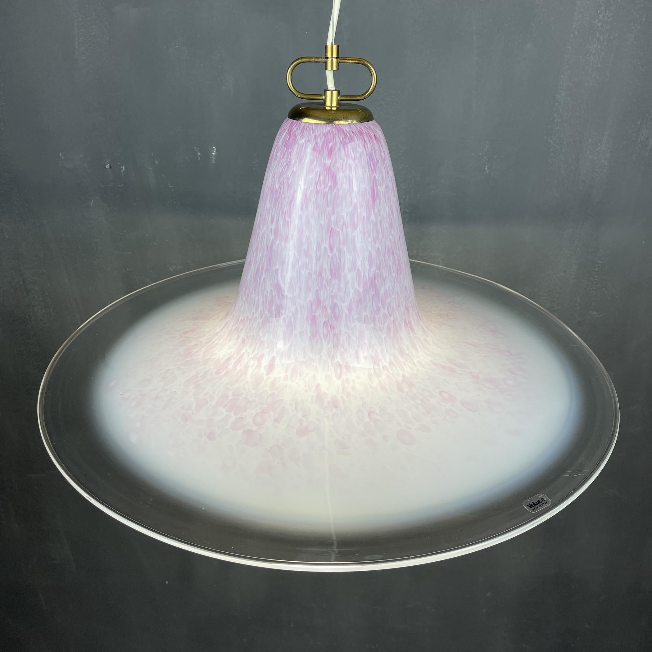 20ième siècle Lampe suspendue en verre de Murano rose du milieu du siècle par Veluce Italie 1970 en vente