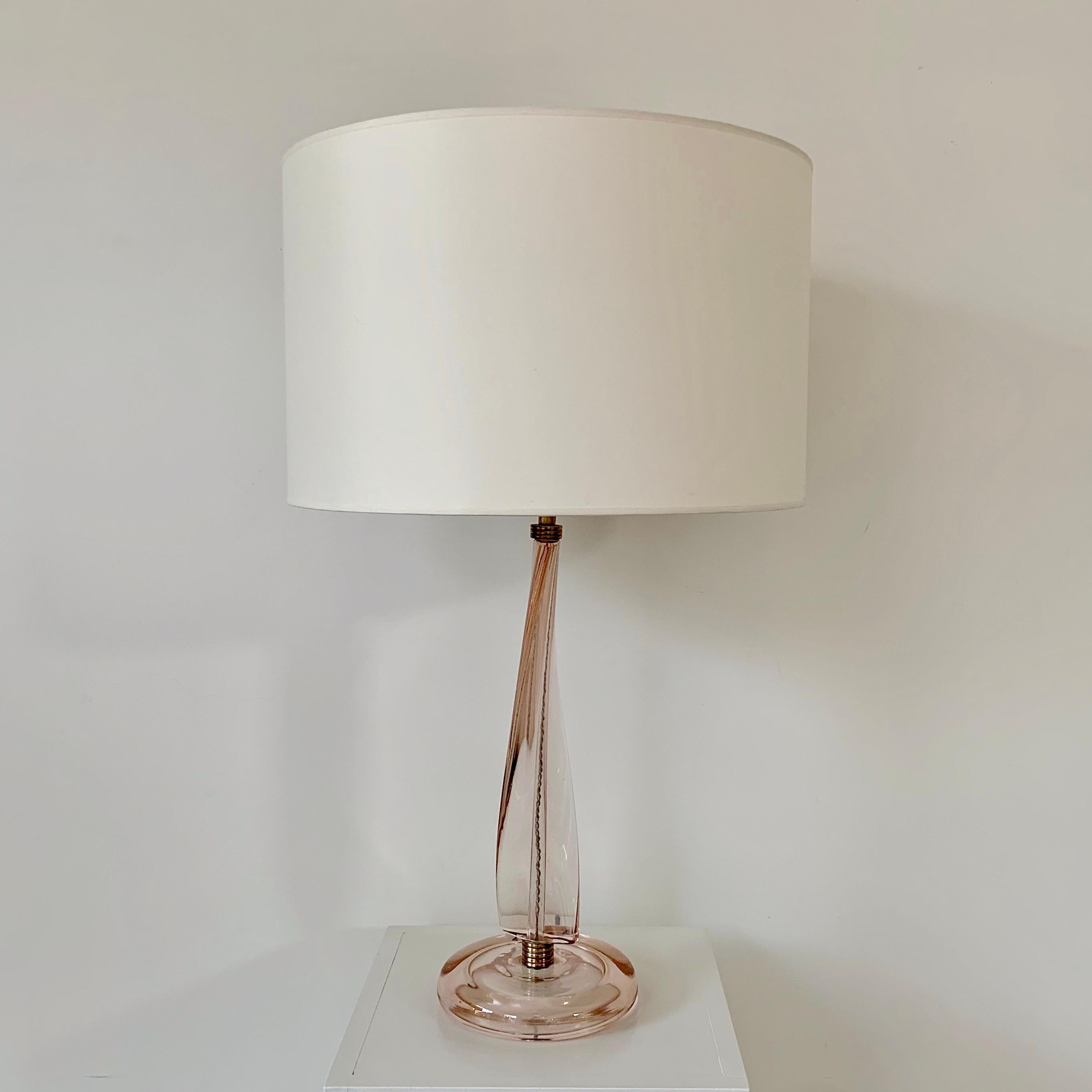 Lampe de table en verre de Murano rose pâle, vers 1950, Italie. en vente 1