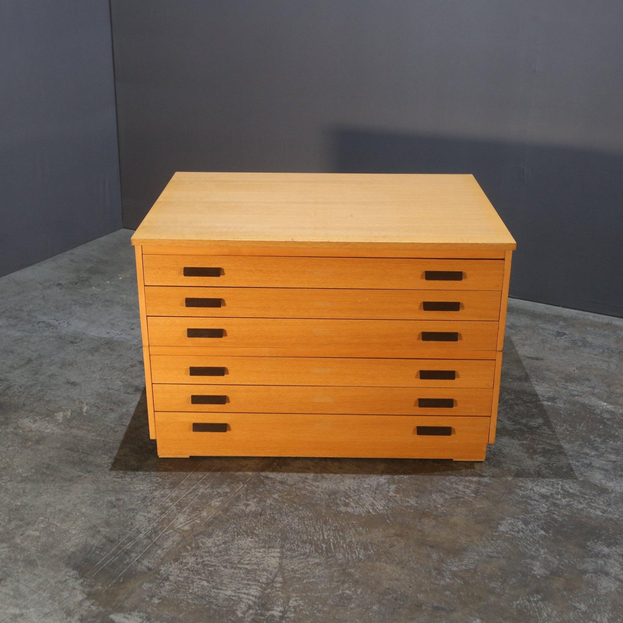 Mid-Century Plan Chest In Good Condition In Basildon, London