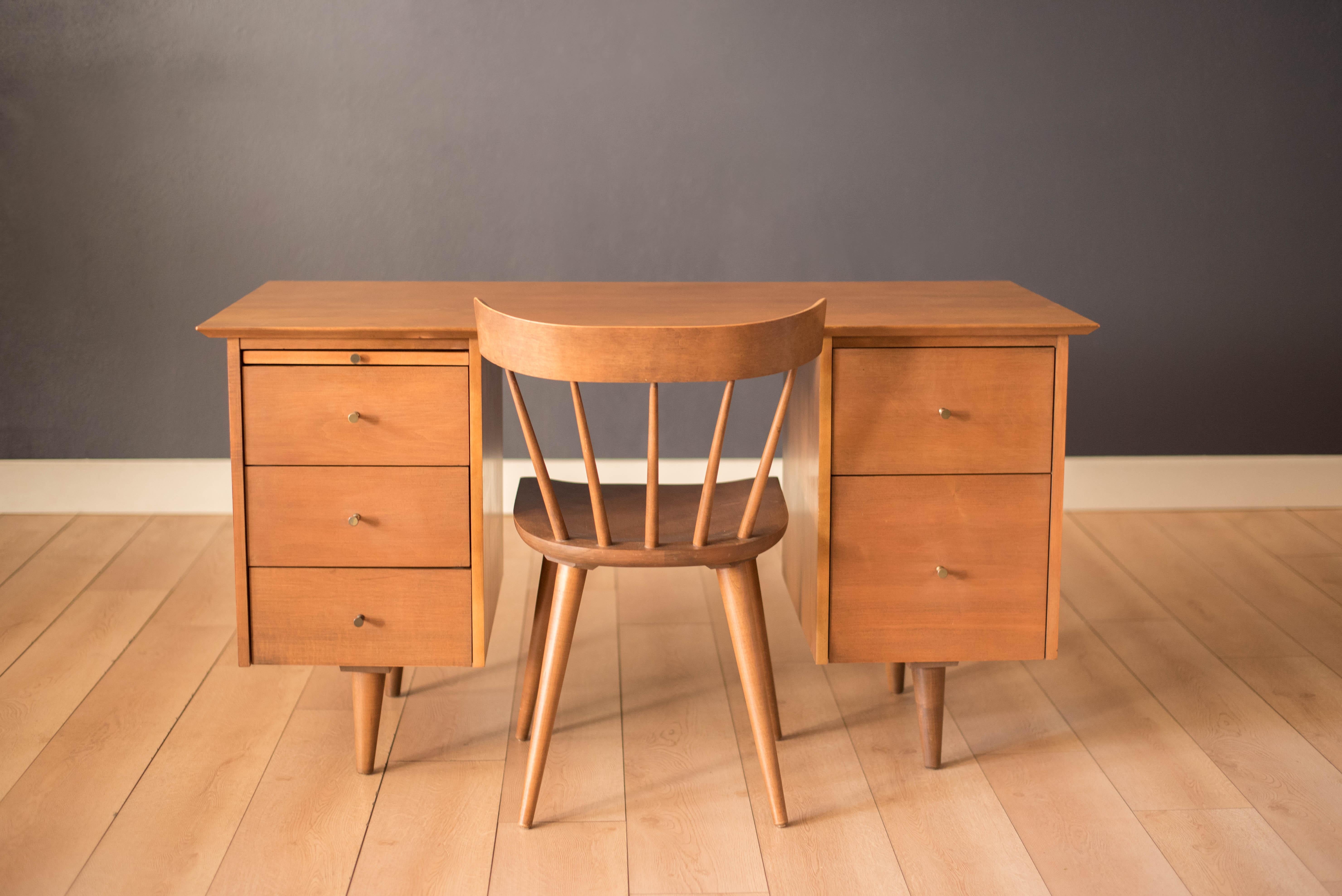 Mid-Century Modern Planner Group desk designed by Paul McCobb for Winchendon. This piece is constructed of solid maple with a natural finish. Offers plenty of storage space equipped with five drawers including a filing cabinet accessorized with the