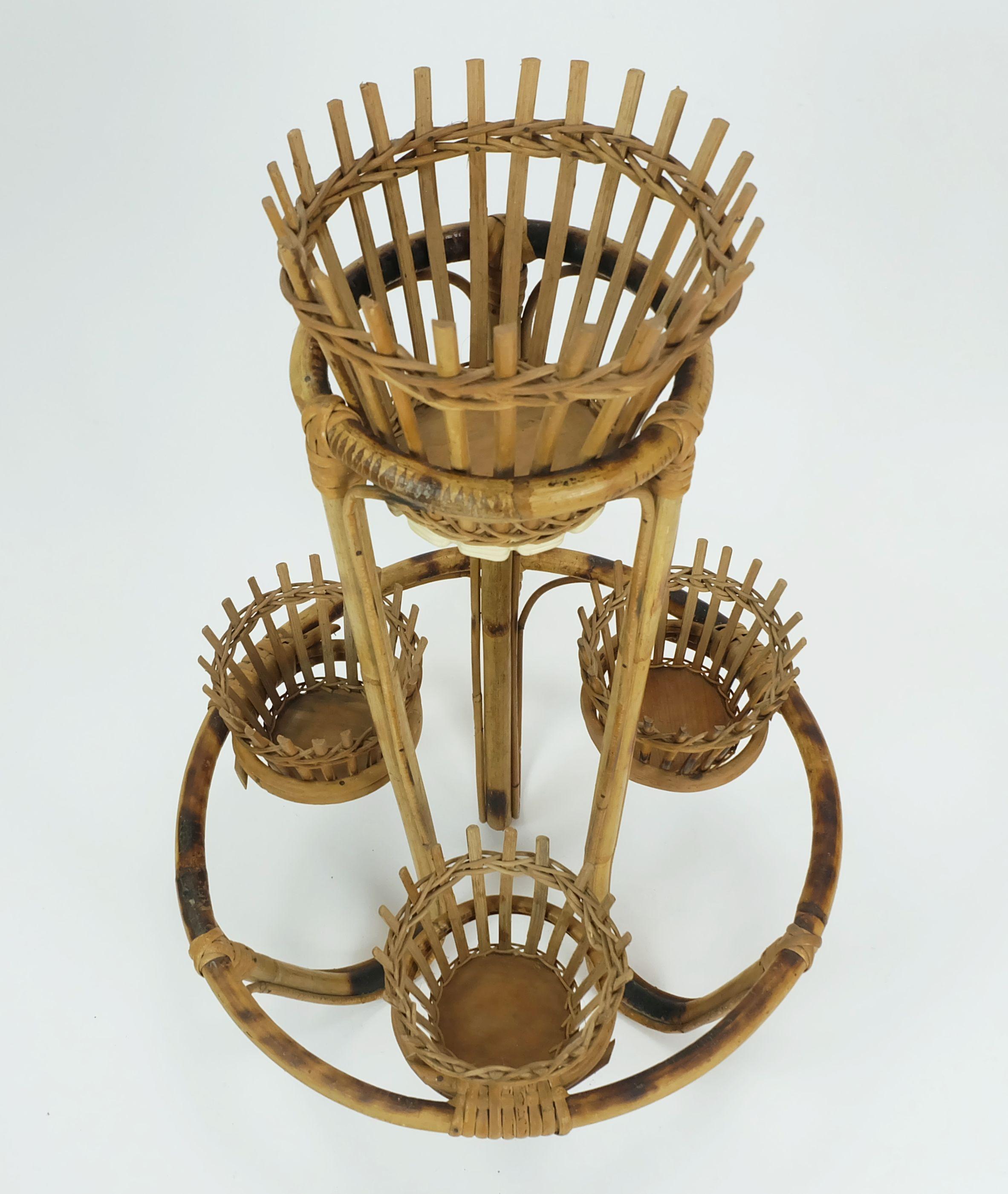 Mid-Century moderno scaffale per piante di metà secolo, anni '50-'60, in bambù e rattan, epoca hawaii tiki in vendita