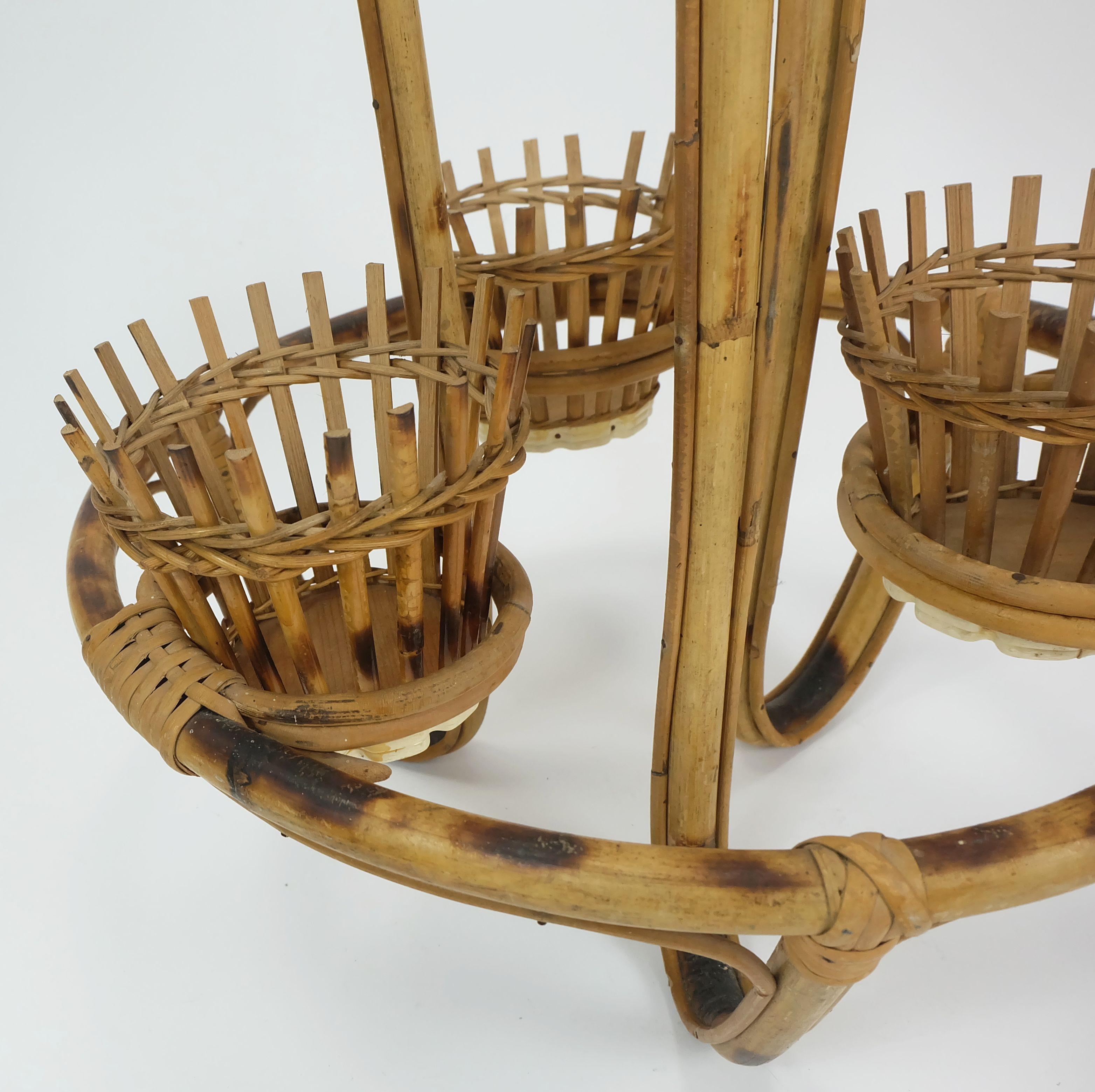 scaffale per piante di metà secolo, anni '50-'60, in bambù e rattan, epoca hawaii tiki In condizioni buone in vendita a Mannheim, DE