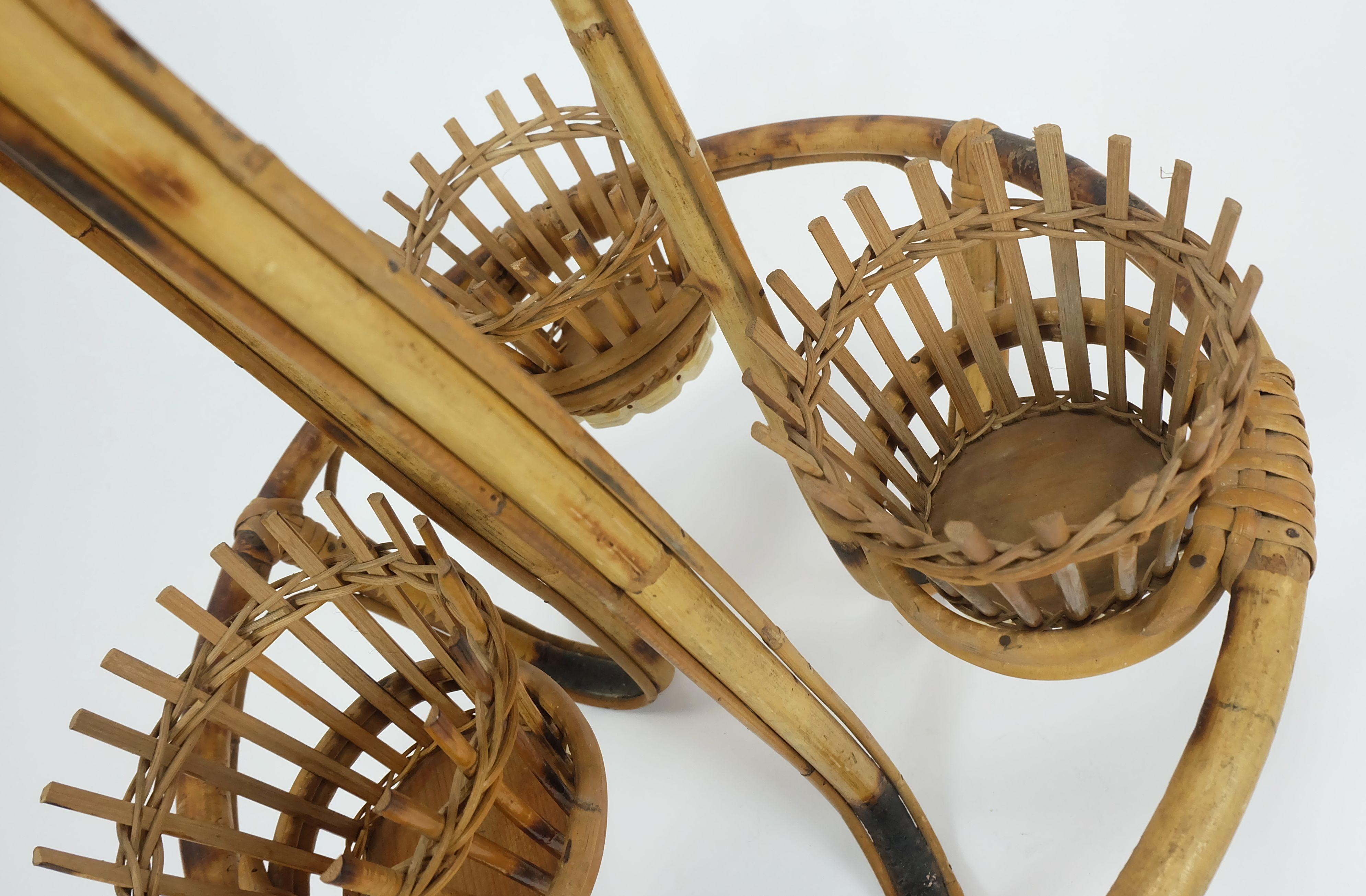 Bambù scaffale per piante di metà secolo, anni '50-'60, in bambù e rattan, epoca hawaii tiki in vendita