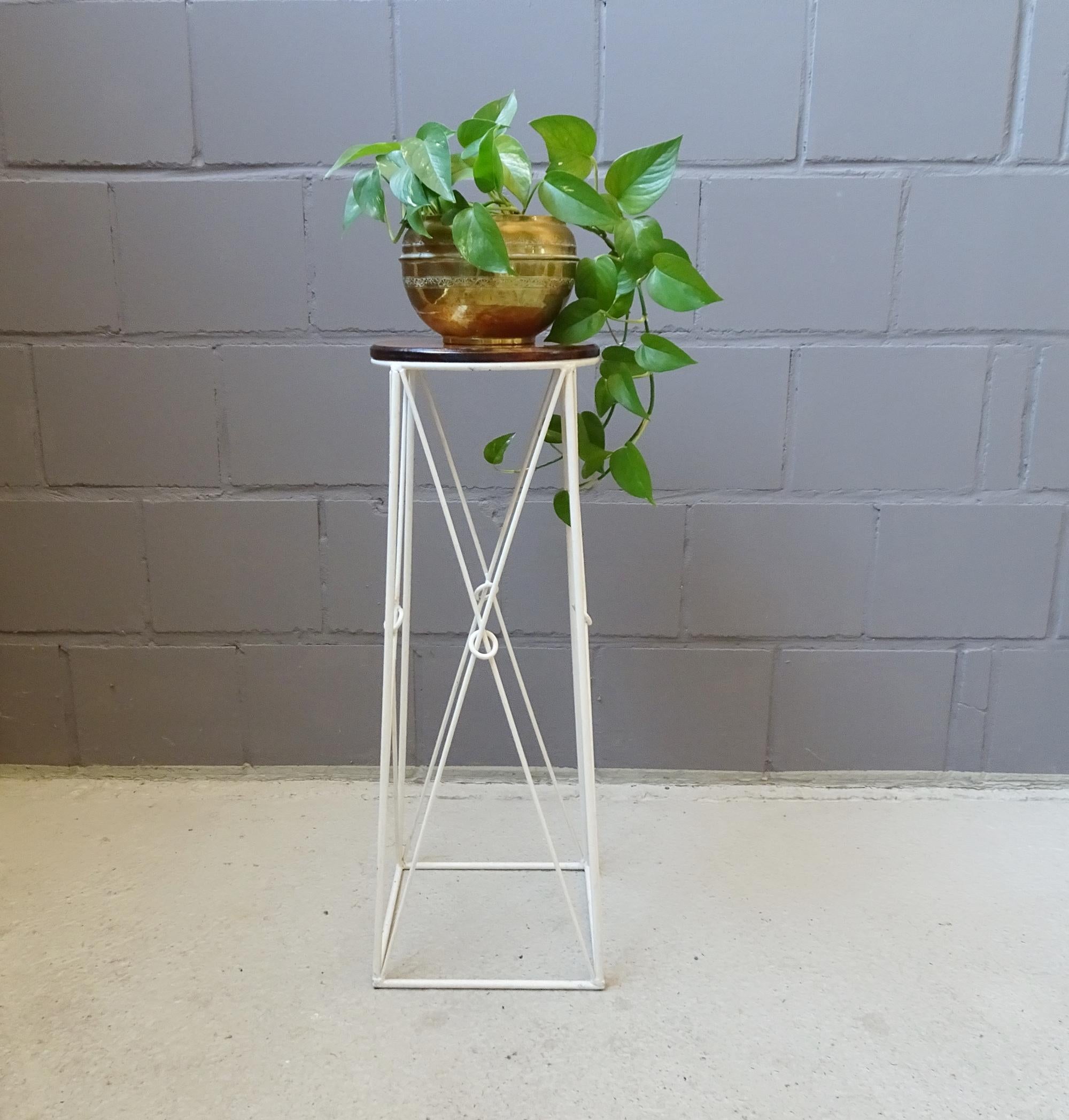 Mid-Century Plant Stand String Metal and Wood For Sale 4