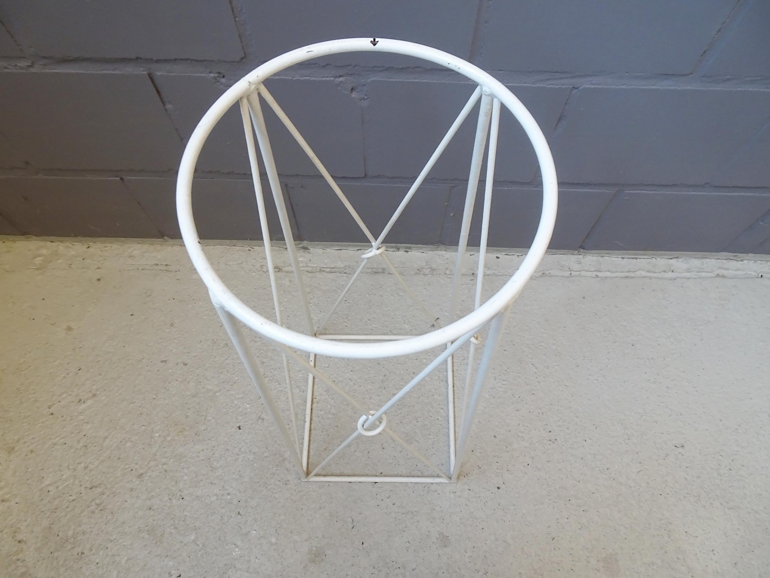 Mid-Century Plant Stand String Metal and Wood In Good Condition For Sale In Saarbruecken, DE