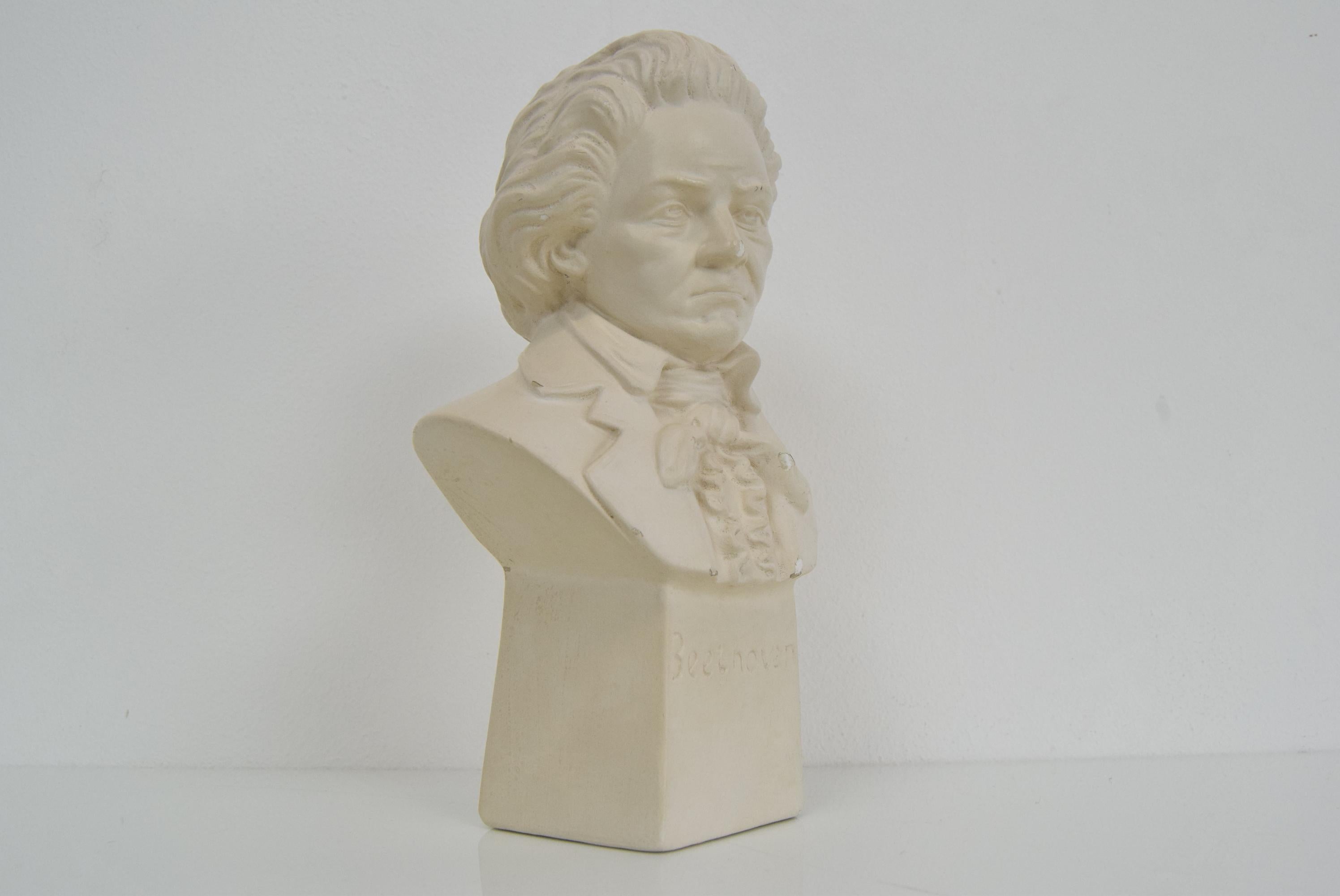Gipsbüste/Skulptur von Ludwig Van Beethoven aus der Jahrhundertmitte, um 1950 (Moderne der Mitte des Jahrhunderts) im Angebot
