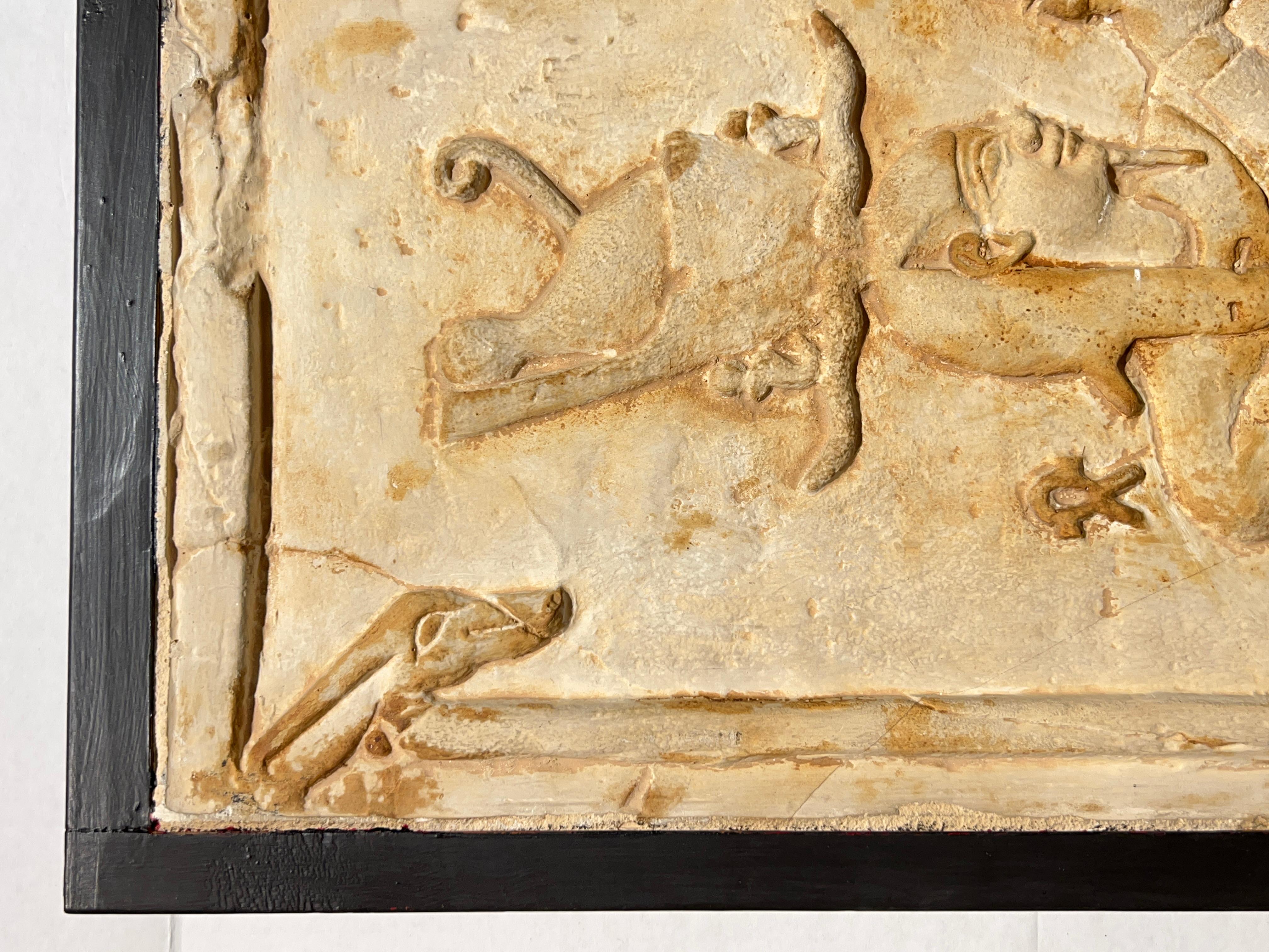 Moulé Relief égyptien en plâtre du milieu du siècle en vente