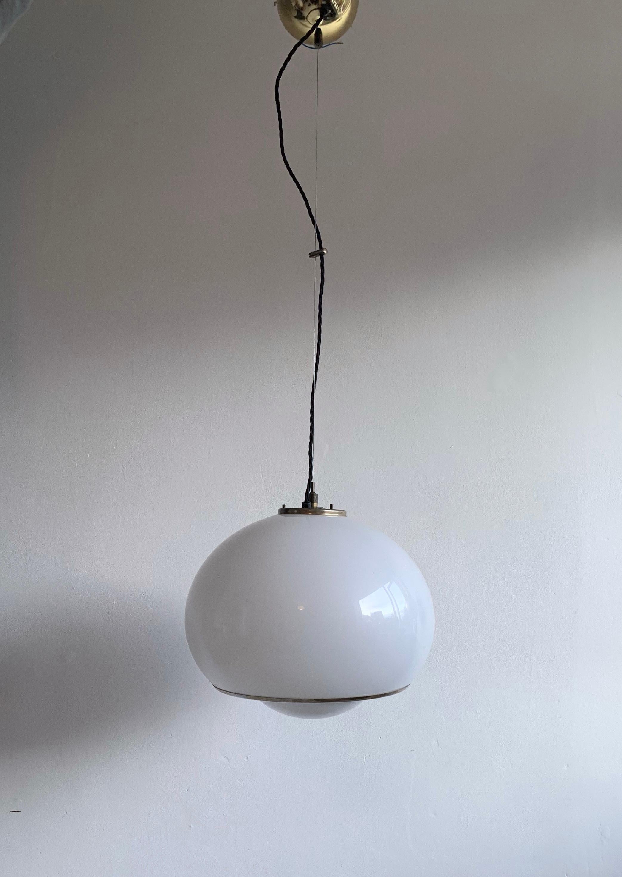 Midcentury Plastic and Brass 'Bud' Pendant Lamp by Guzzini for Meblo, circa 1970 In Good Condition For Sale In London, GB