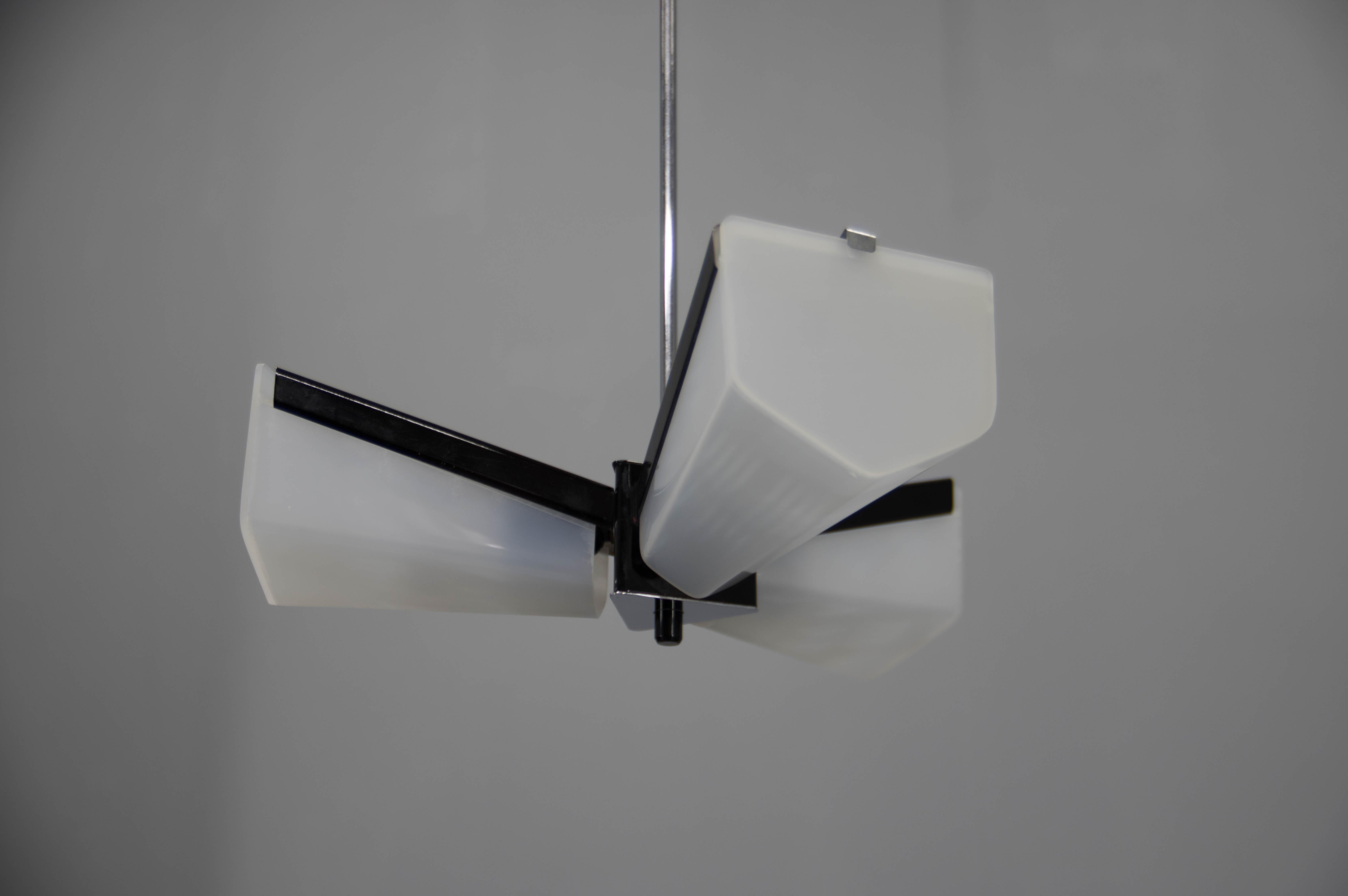 Vintage chandelier made of white plastic and black metal, produced by Lidokov in former Czechoslovakia in the 1970s.
Very good original condition.
3x40W, E25-E27 bulbs
US wiring compatible