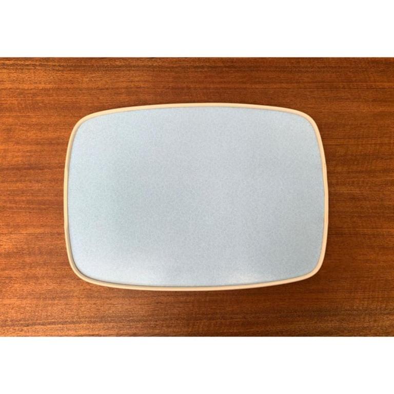 Bandeja abatible de plástico azul y rosa de mediados de siglo, años 60 en venta 5