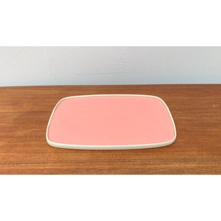 Bandeja abatible de plástico azul y rosa de mediados de siglo, años 60, en muy buen estado. Diseñado de 1960 a 1969.

Más información:
Materiales: Plástico
Estilo: Moderno de mediados de siglo
Color: Azul
Tipo de artículo: Vintage, Antiguo o de
