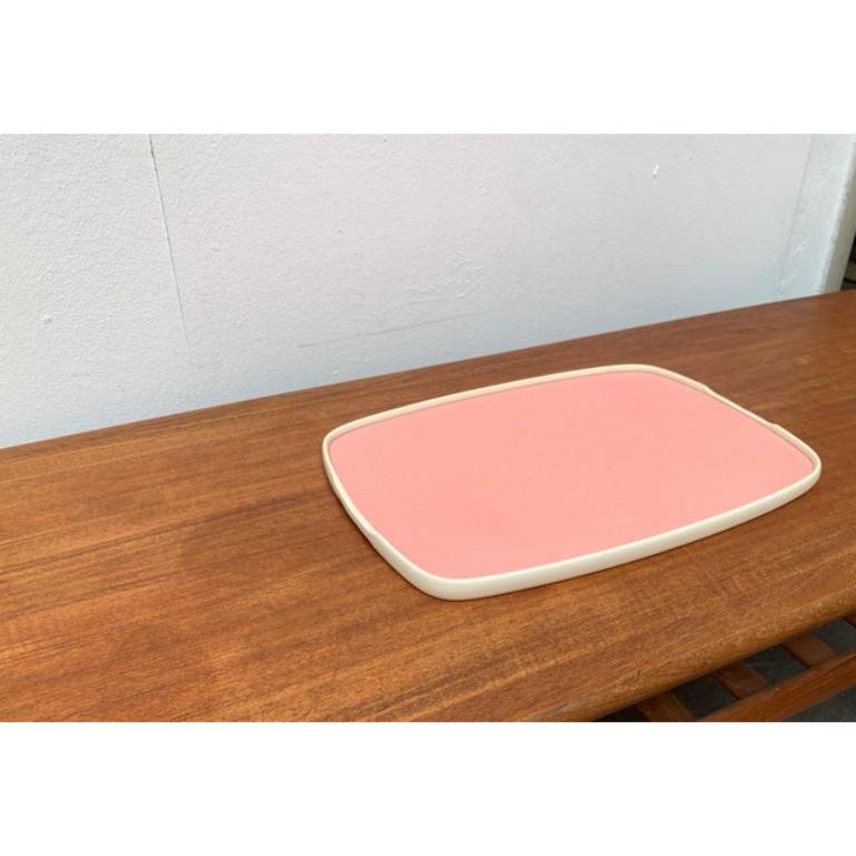 Bandeja abatible de plástico azul y rosa de mediados de siglo, años 60 en Excelente estado para la venta en Hamburg, DE