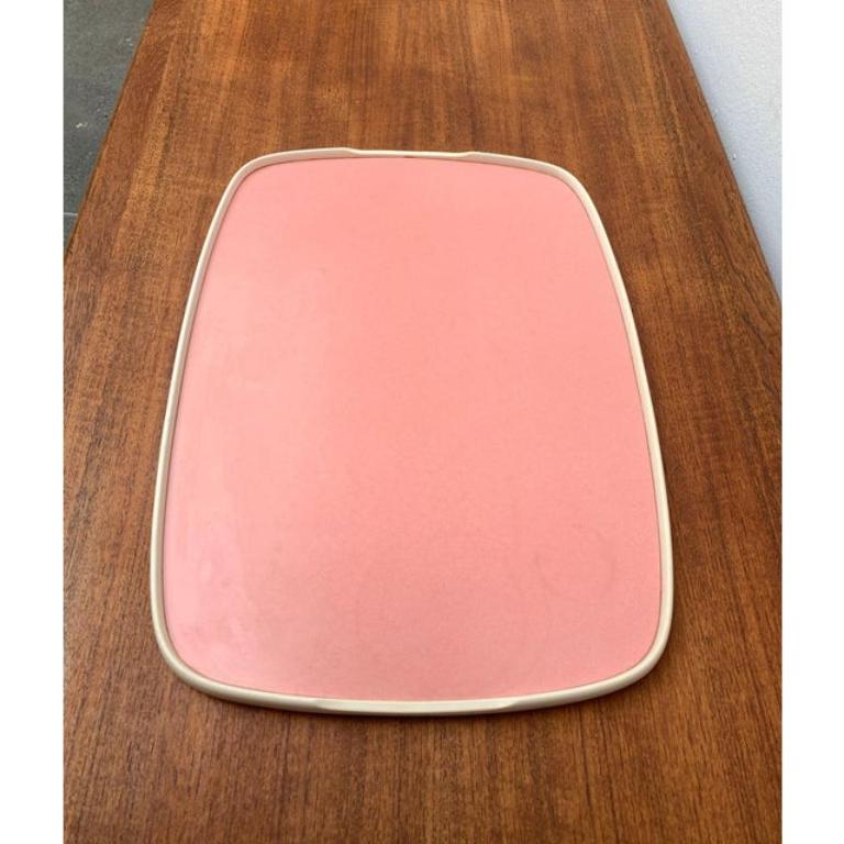 Bandeja abatible de plástico azul y rosa de mediados de siglo, años 60 en venta 2