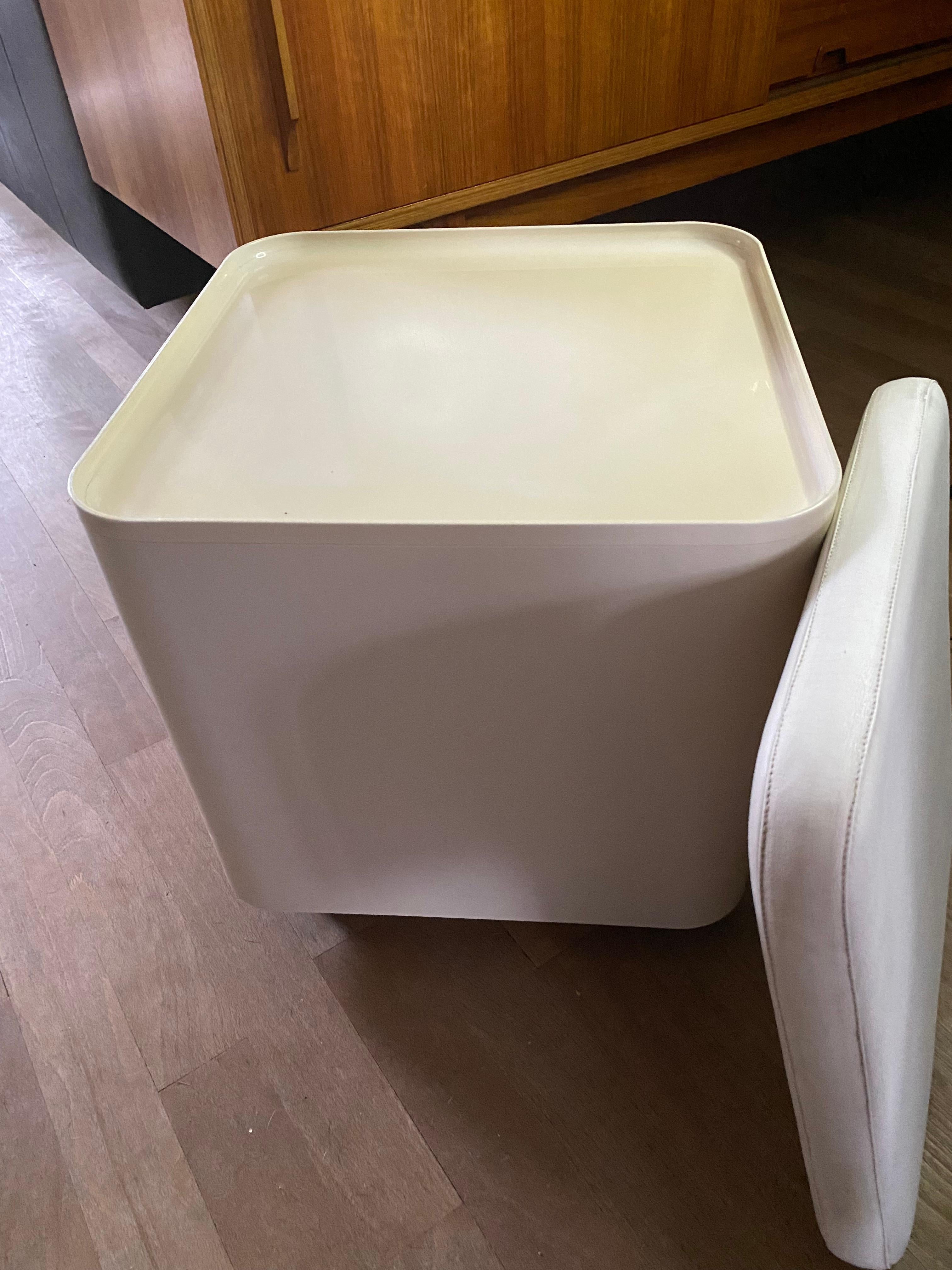 Mid-Century Plastic Trolley Bar Container Table by Marcello Siard for Longato For Sale 4