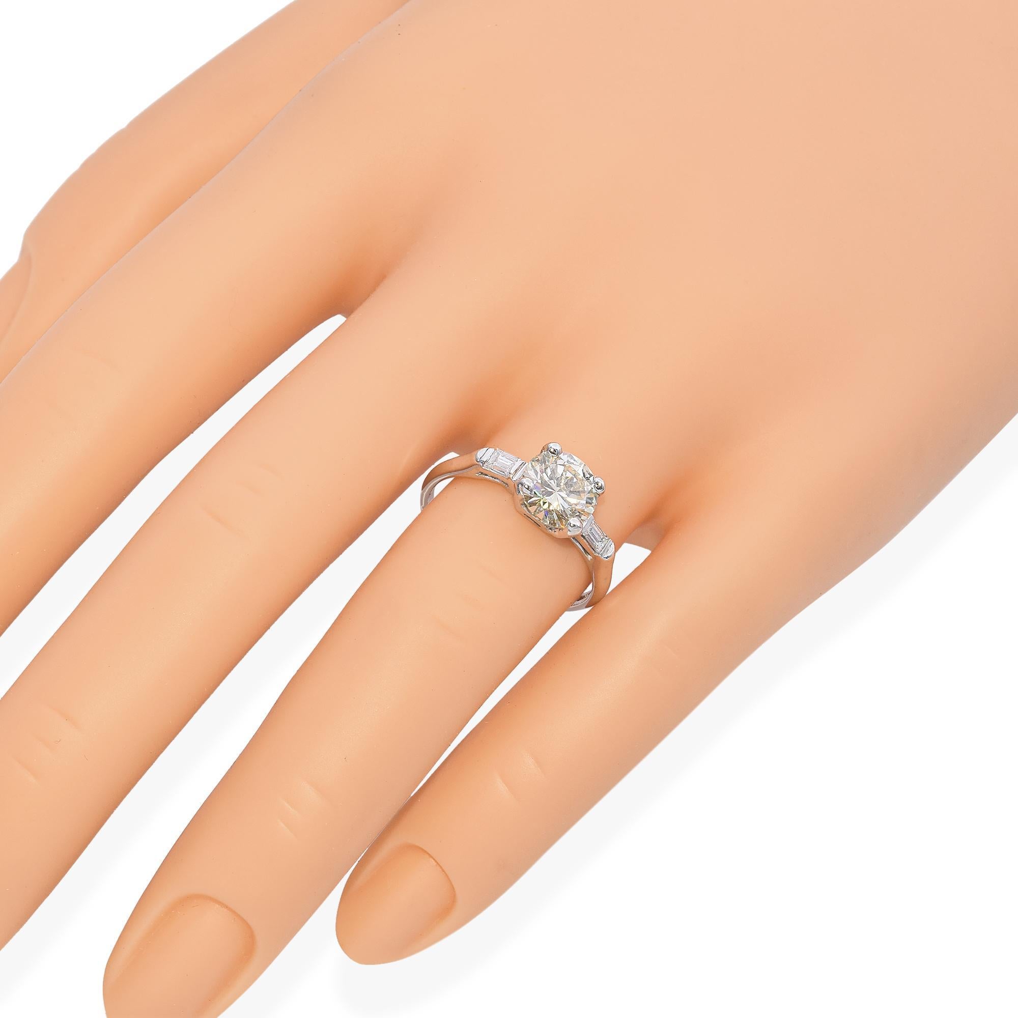 Rétro Anello di fidanzamento in platino di metà secolo con diamante da 1,73 carati GIA in vendita