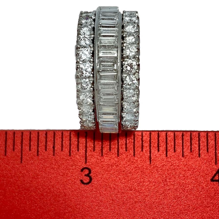 Eternity-Ring aus Platin mit 3 Reihen, Baguette und runden Diamanten, Mid-Century Damen im Angebot