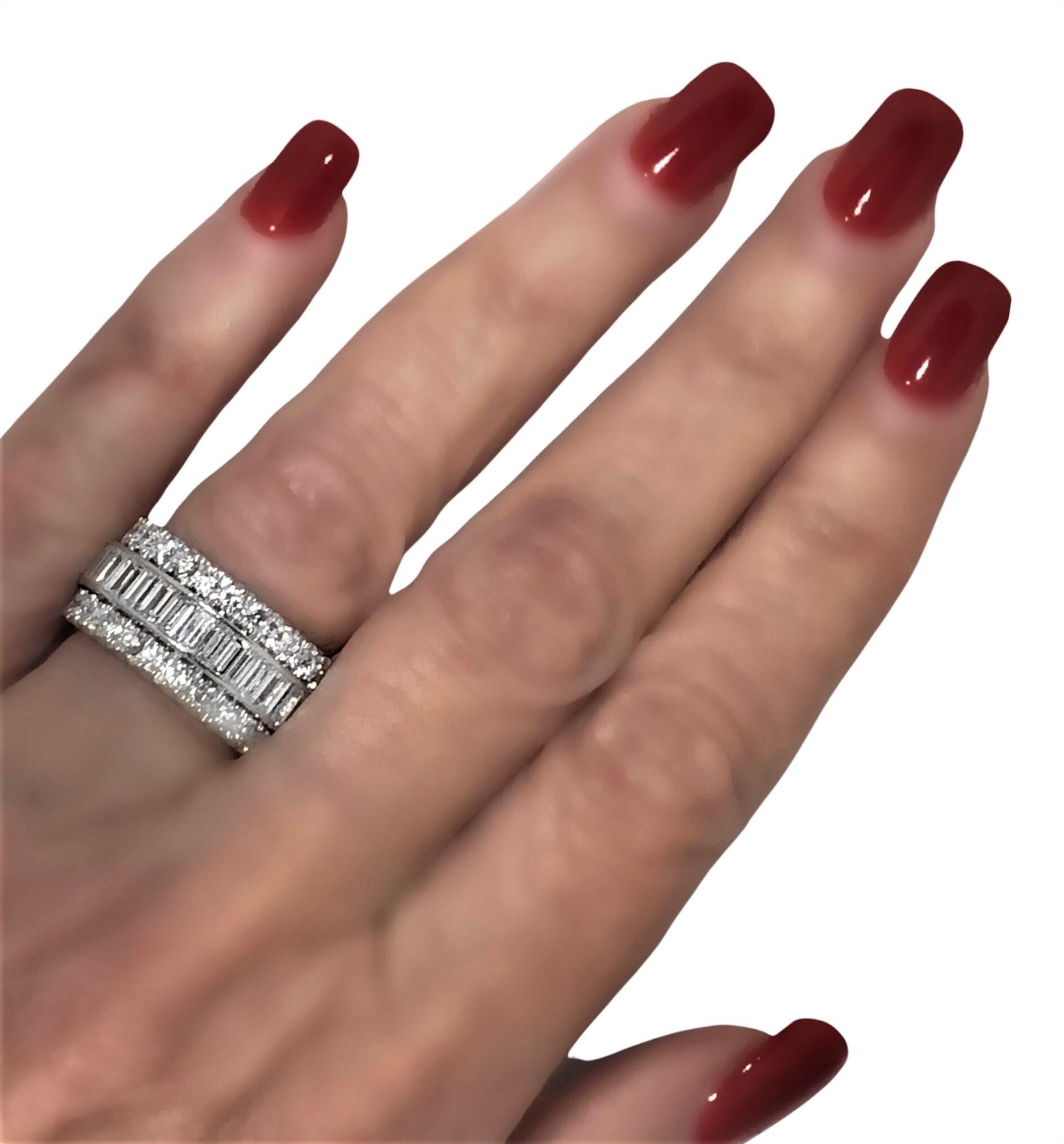 Eternity-Ring aus Platin mit 3 Reihen, Baguette und runden Diamanten, Mid-Century im Angebot 2