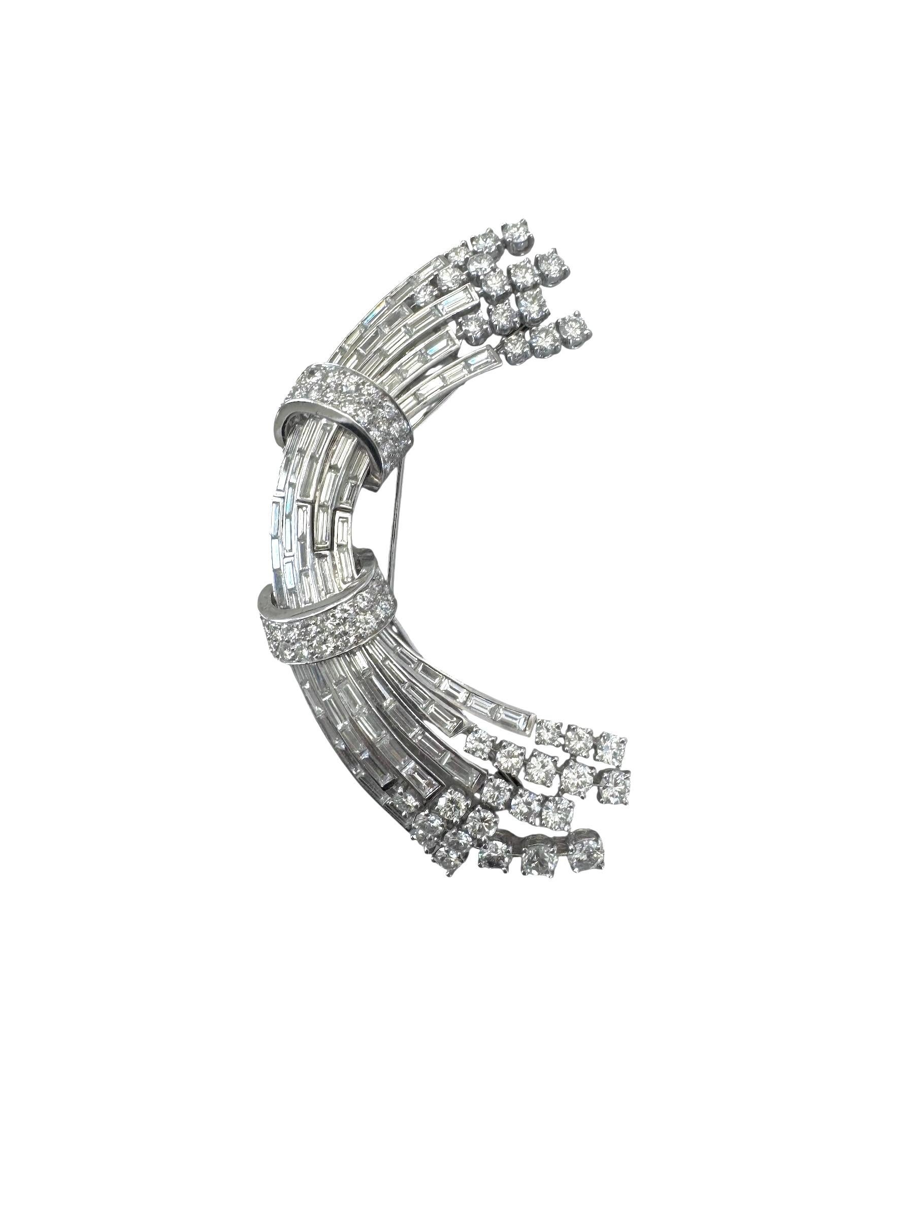 Platin-Brosche aus der Jahrhundertmitte mit runden Brillanten und Baguette-Diamanten im Angebot 8