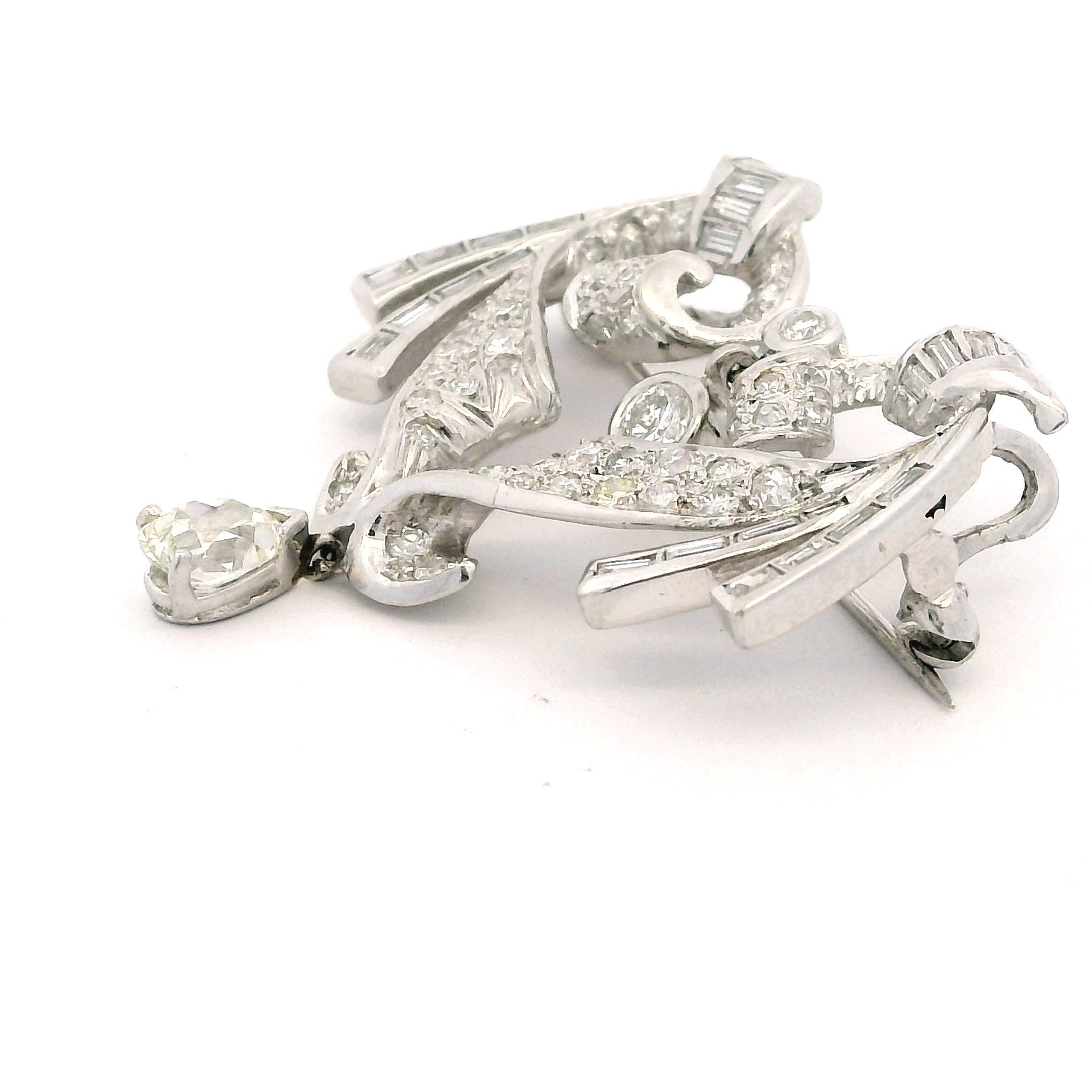 Collana con spilla-pendente convertibile in platino e diamanti di metà secolo, 3,00 carati in vendita 4
