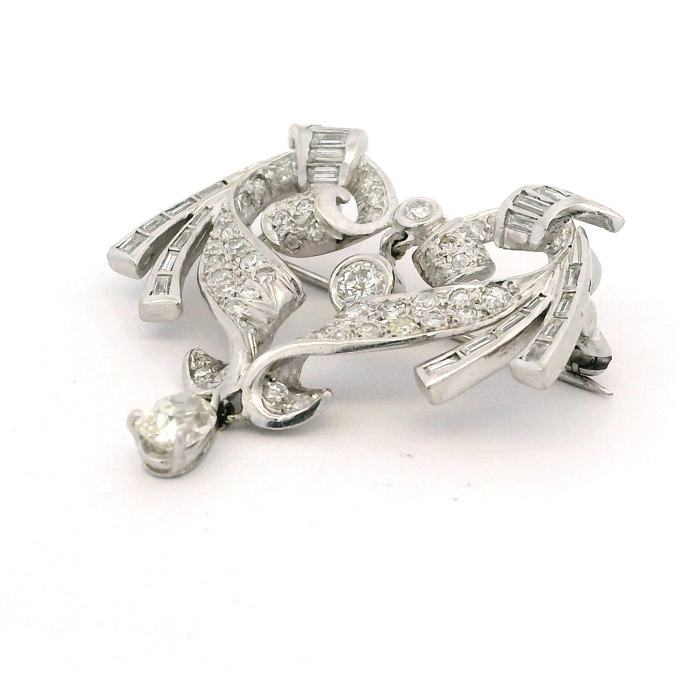 Collana con spilla-pendente convertibile in platino e diamanti di metà secolo, 3,00 carati in vendita 5
