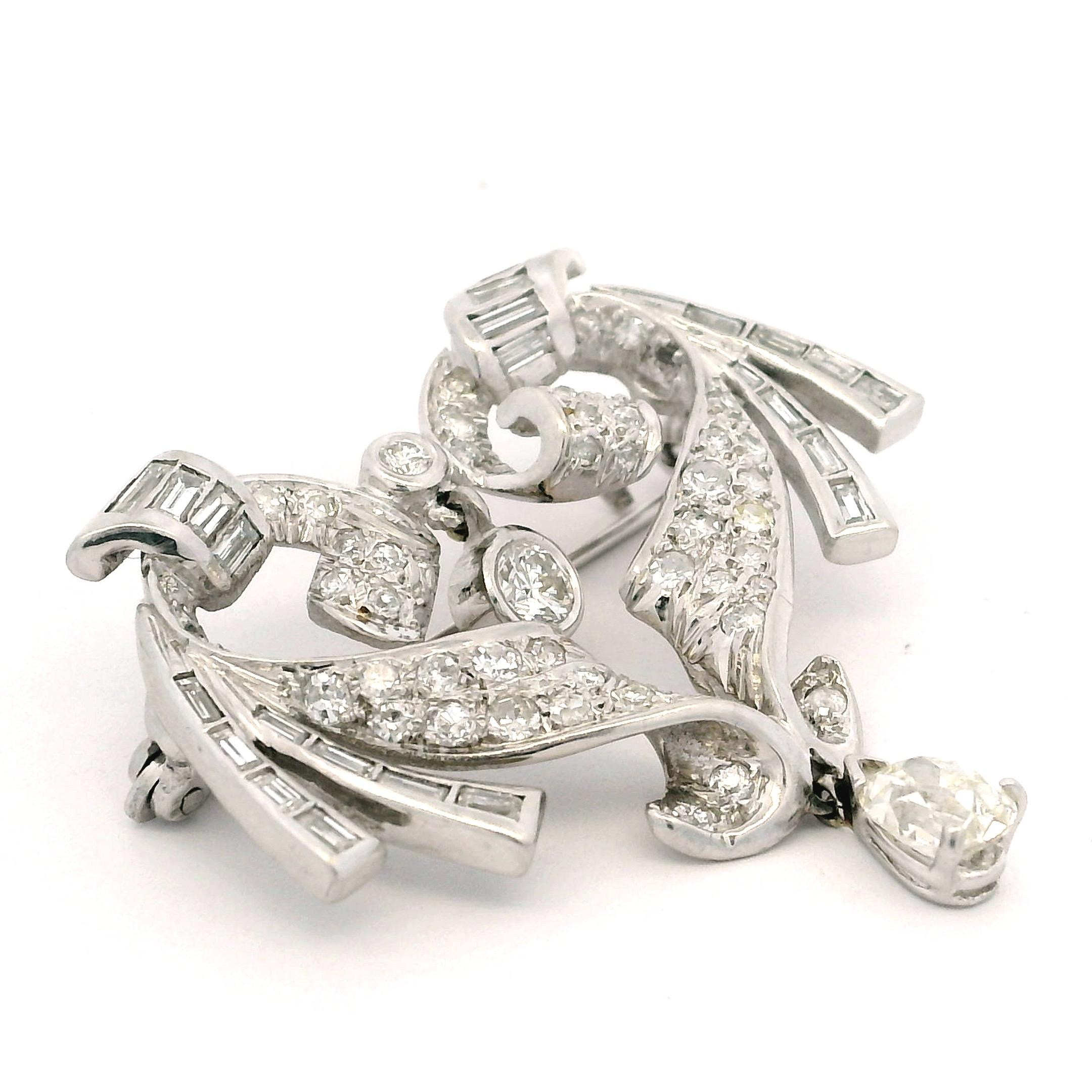 da uomo o donna Collana con spilla-pendente convertibile in platino e diamanti di metà secolo, 3,00 carati in vendita
