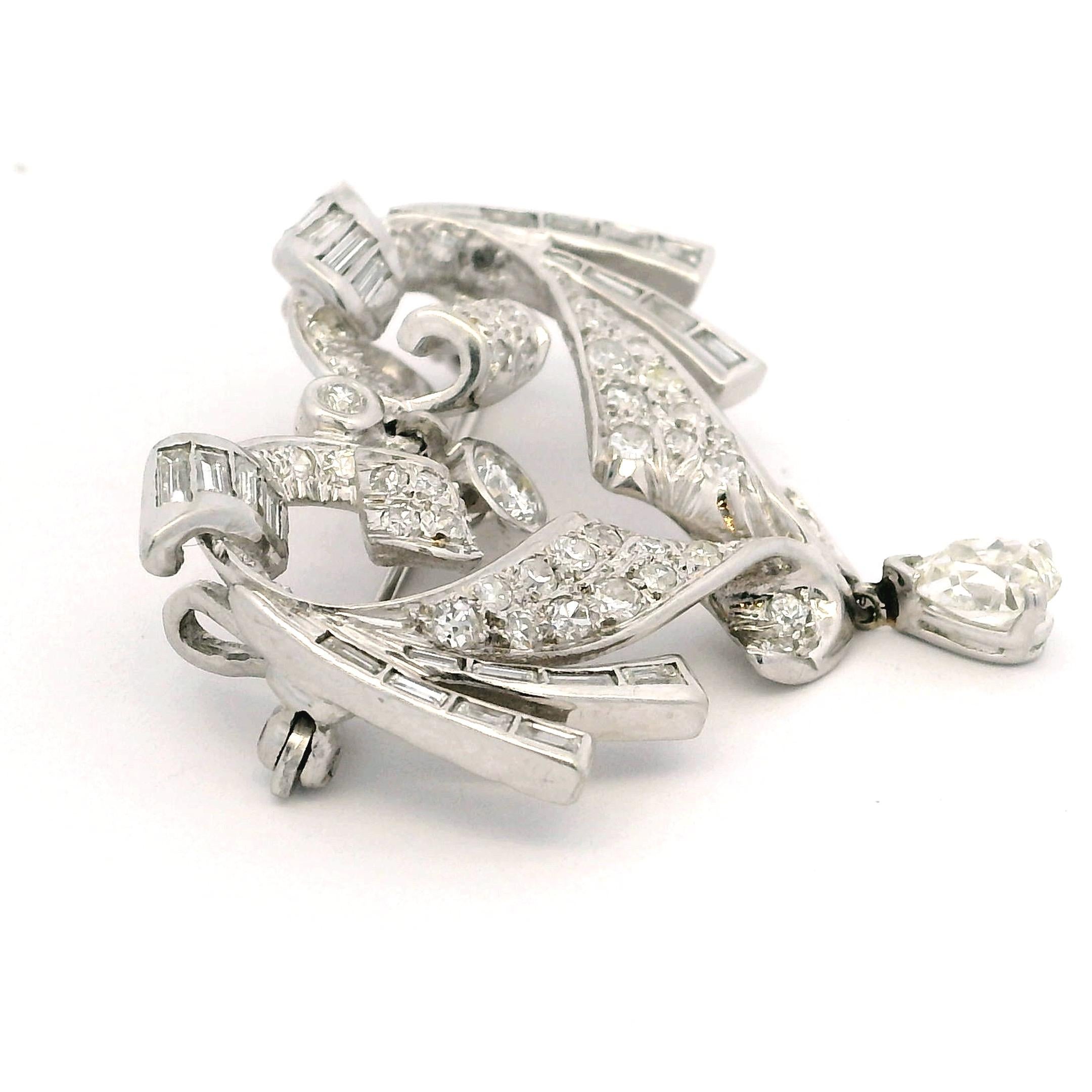 Collana con spilla-pendente convertibile in platino e diamanti di metà secolo, 3,00 carati in vendita 1