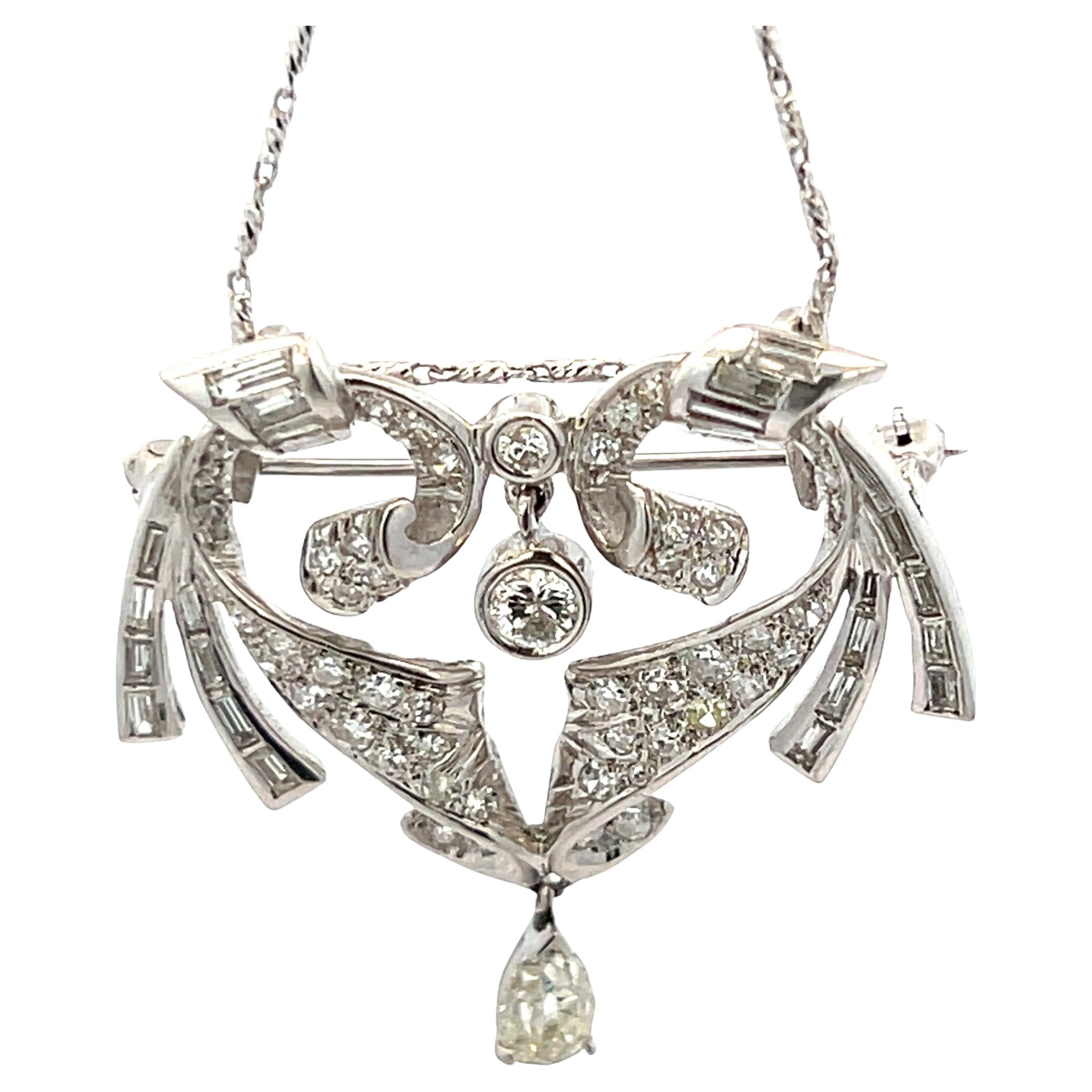 Collana con spilla-pendente convertibile in platino e diamanti di metà secolo, 3,00 carati in vendita