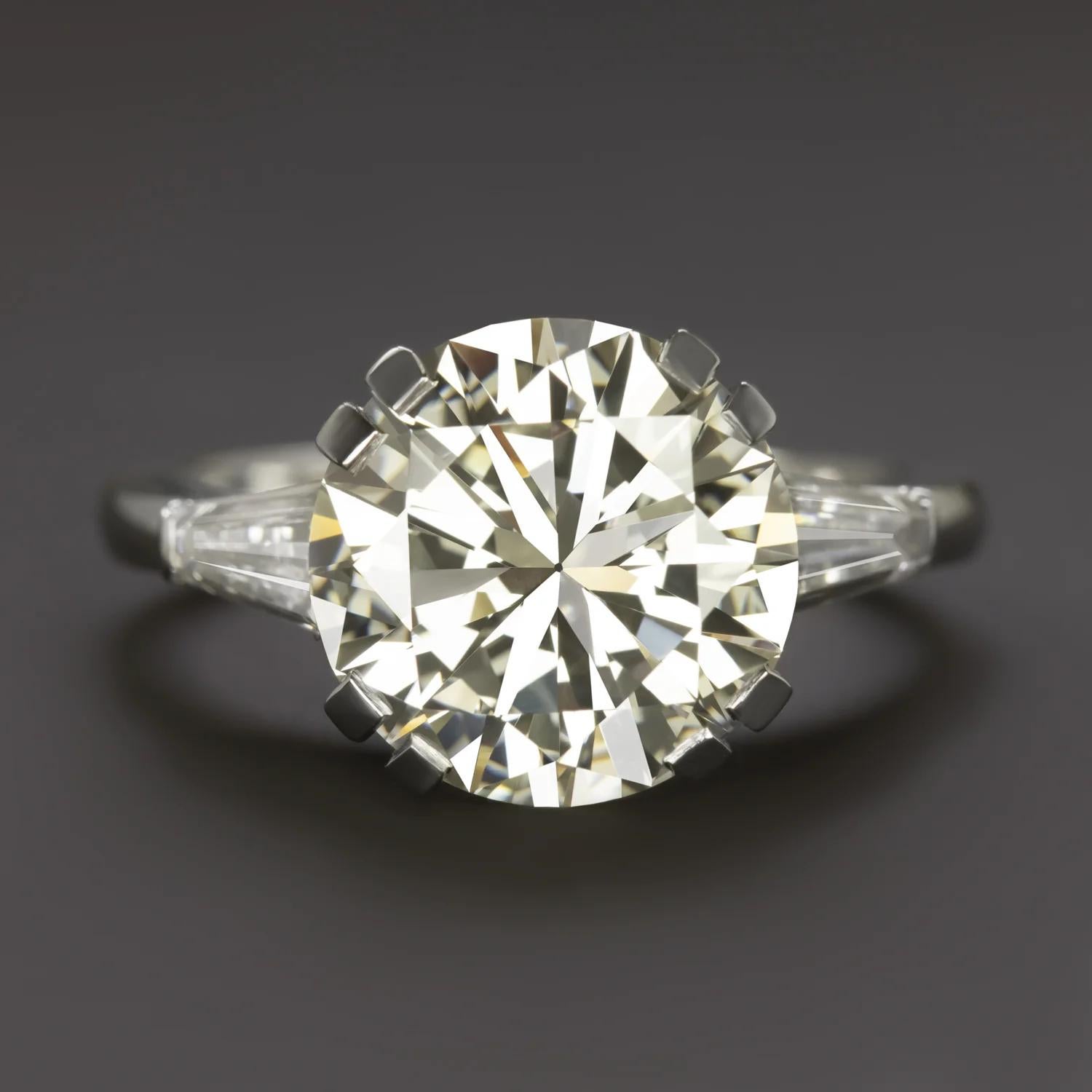 De las mujeres Anillo de platino de mediados de siglo con diamante talla antigua GIA de 4,15 ct y baguettes cónicas en venta