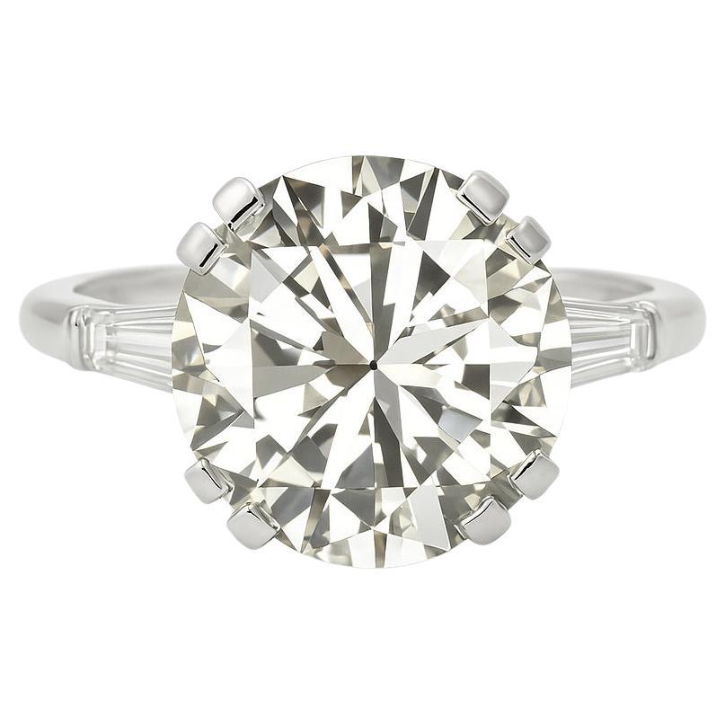 Anillo de platino de mediados de siglo con diamante talla antigua GIA de 4,15 ct y baguettes cónicas en venta