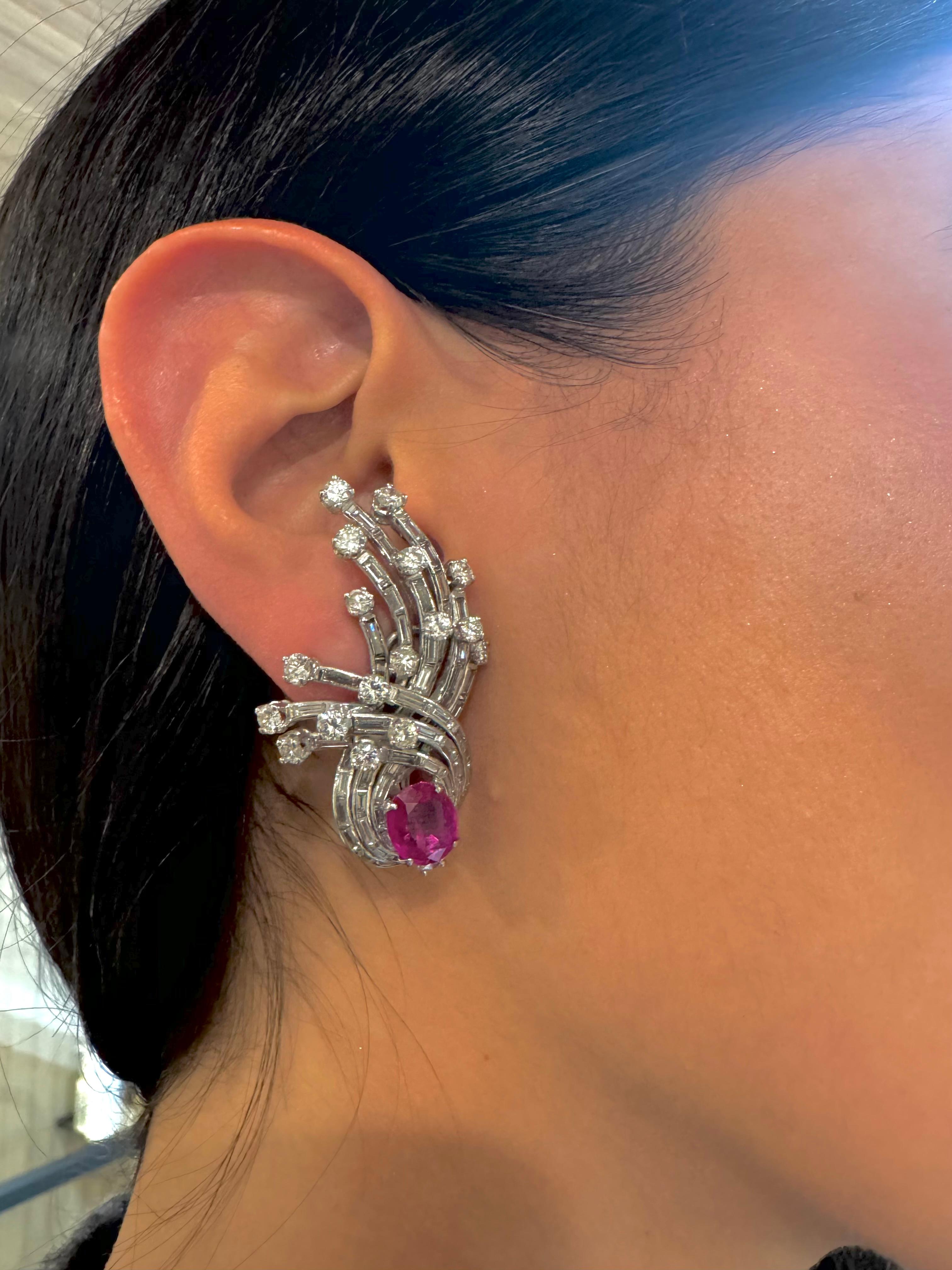 Boucles d'oreilles du milieu du siècle en platine avec rubis et diamants, 10,65 carats au total en vente 1