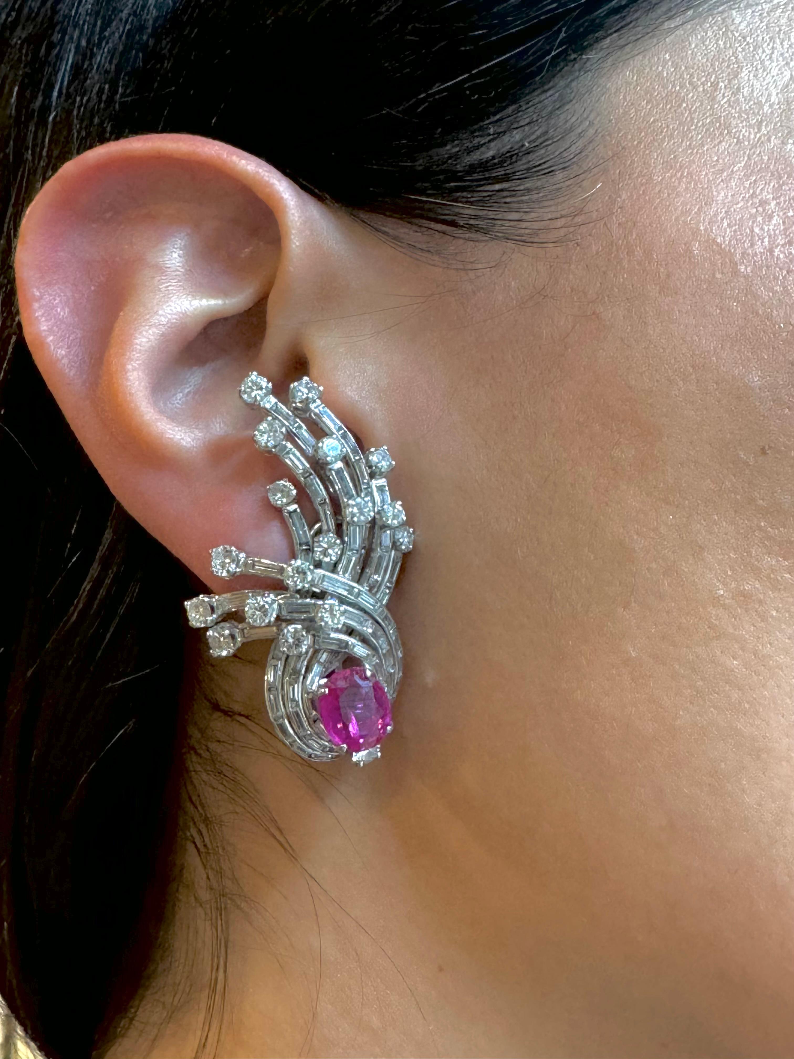 Boucles d'oreilles du milieu du siècle en platine avec rubis et diamants, 10,65 carats au total en vente 2
