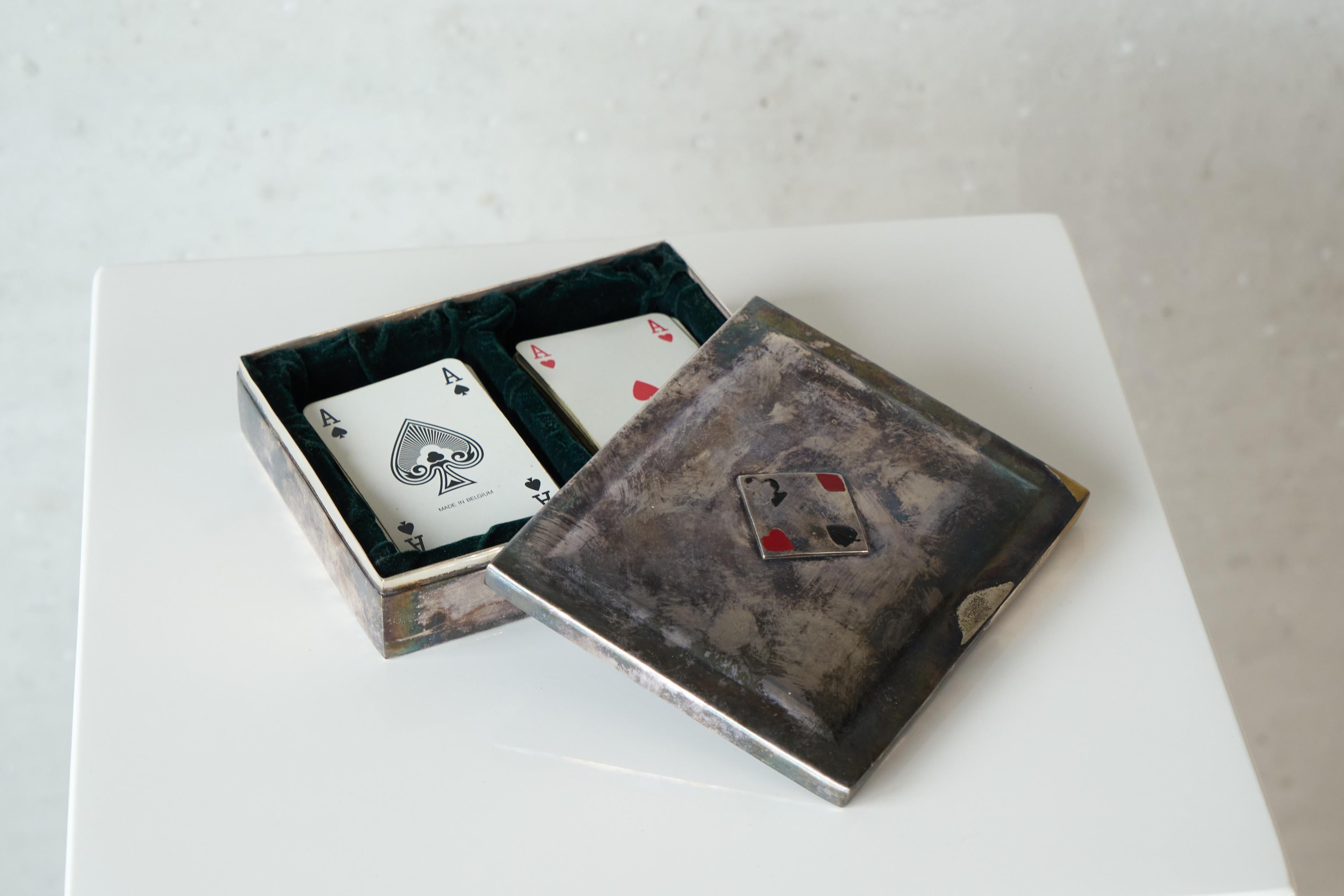 Européen Boîte à cartes à jouer du milieu du siècle en laiton plaqué d'argent patiné et velours années 1960 en vente