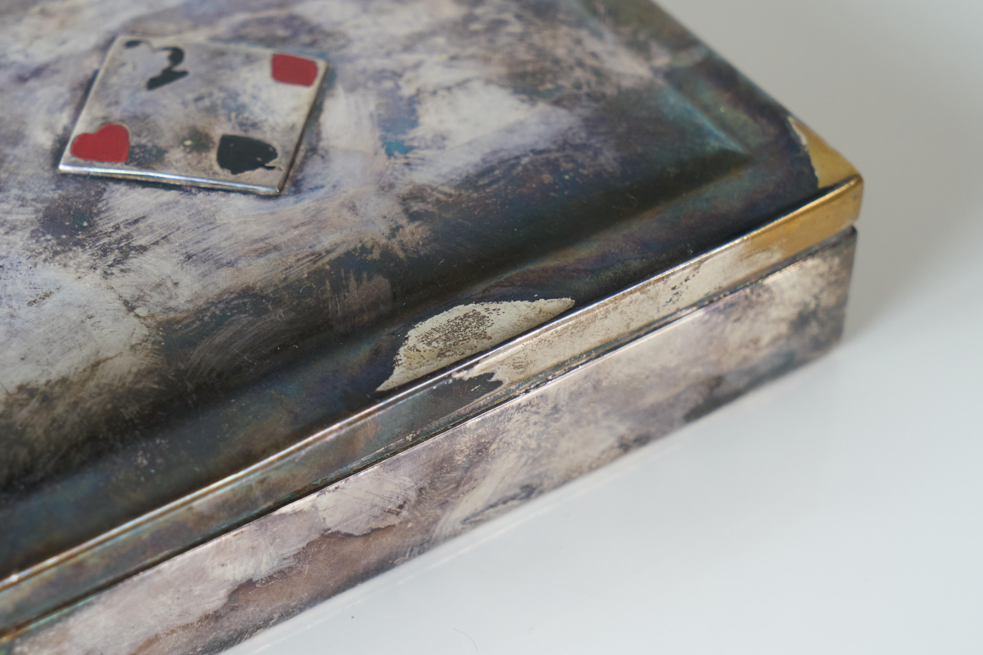 Plaqué argent Boîte à cartes à jouer du milieu du siècle en laiton plaqué d'argent patiné et velours années 1960 en vente