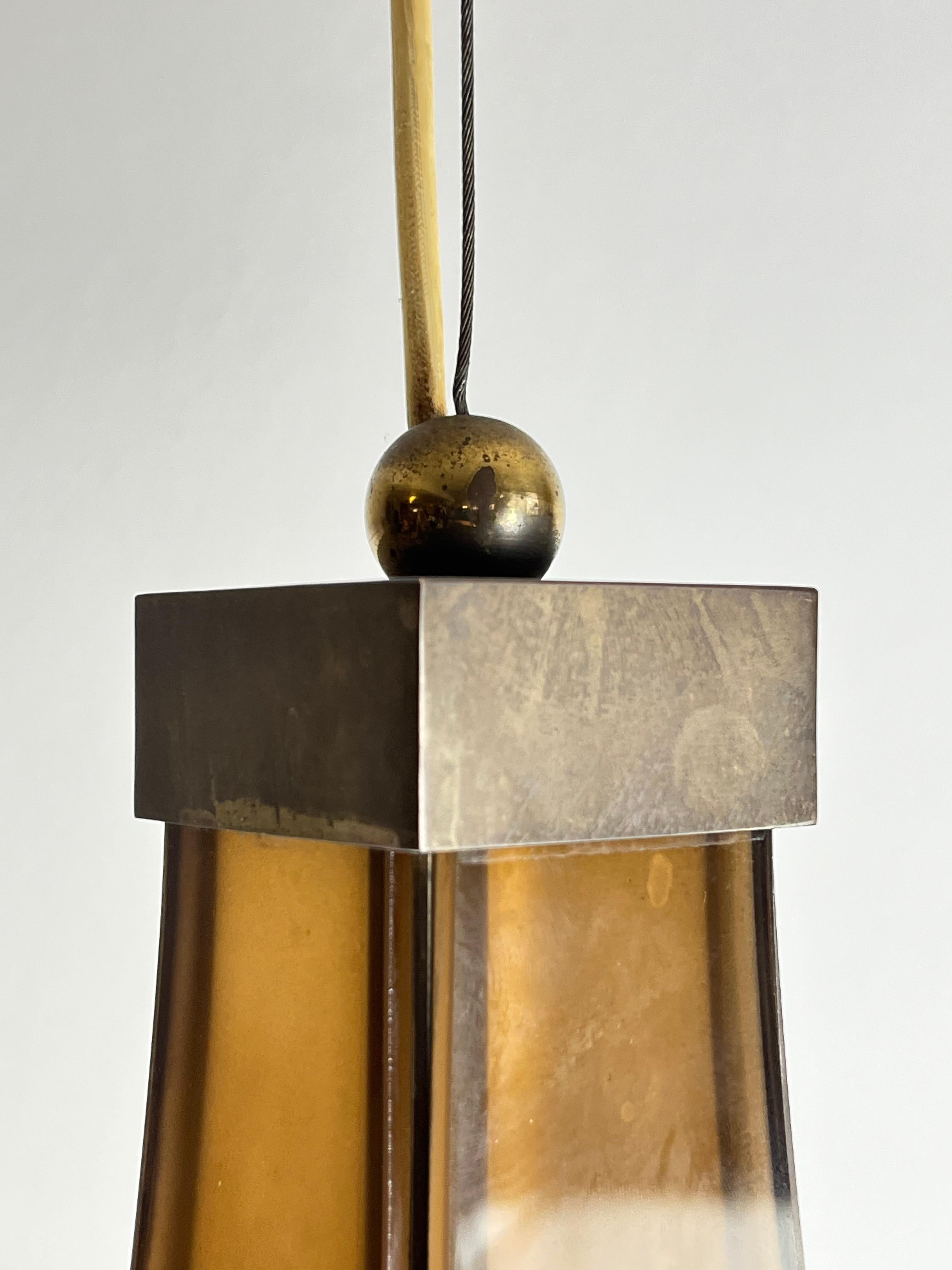 Mid-Century Plexiglass and Brass Chandelier Italian Design  1960s For Sale 3