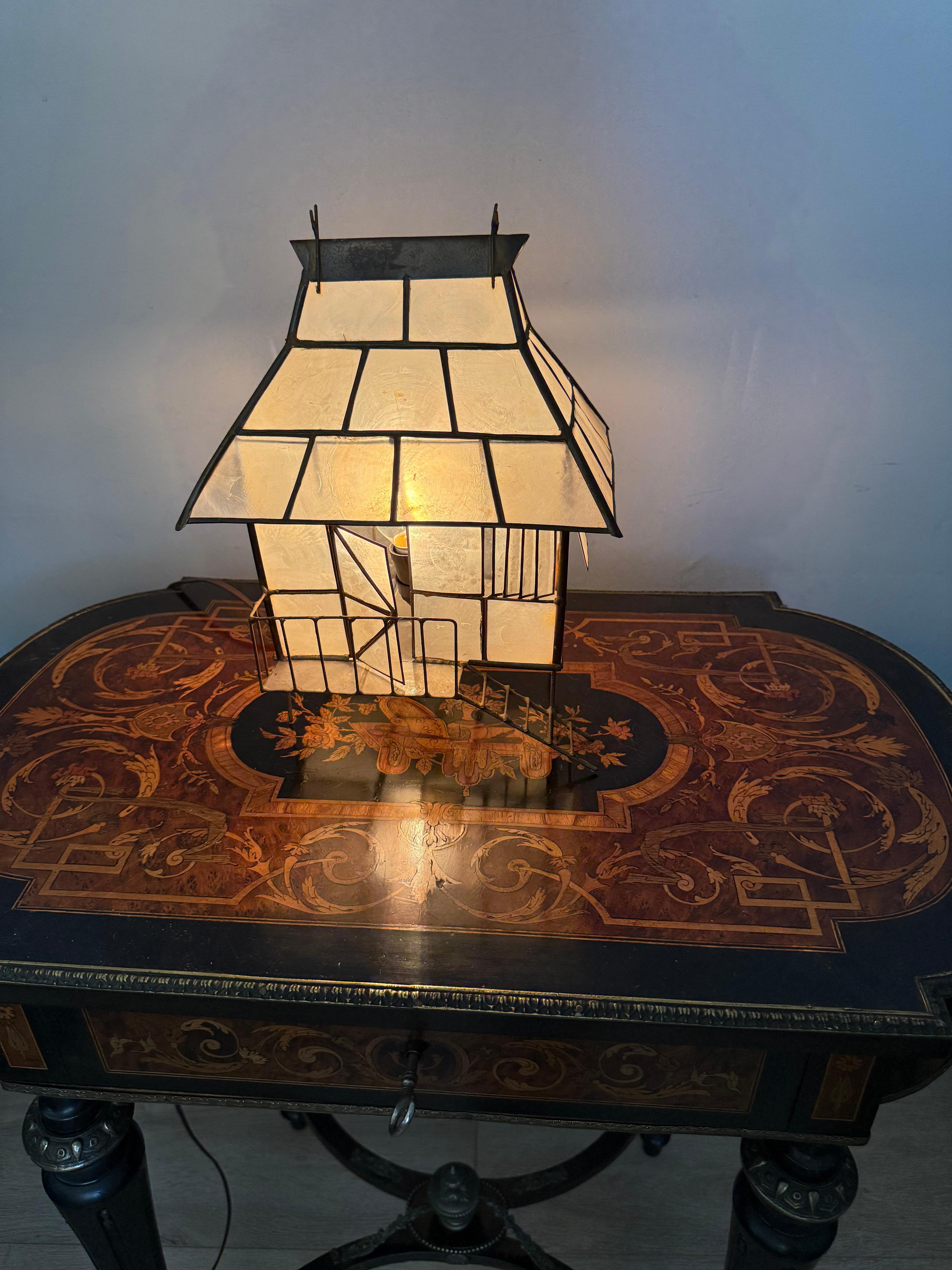 Mid-Century Plexiglass and Brass Miniature House Table Lamp, Handcrafted, 1950s For Sale 4
