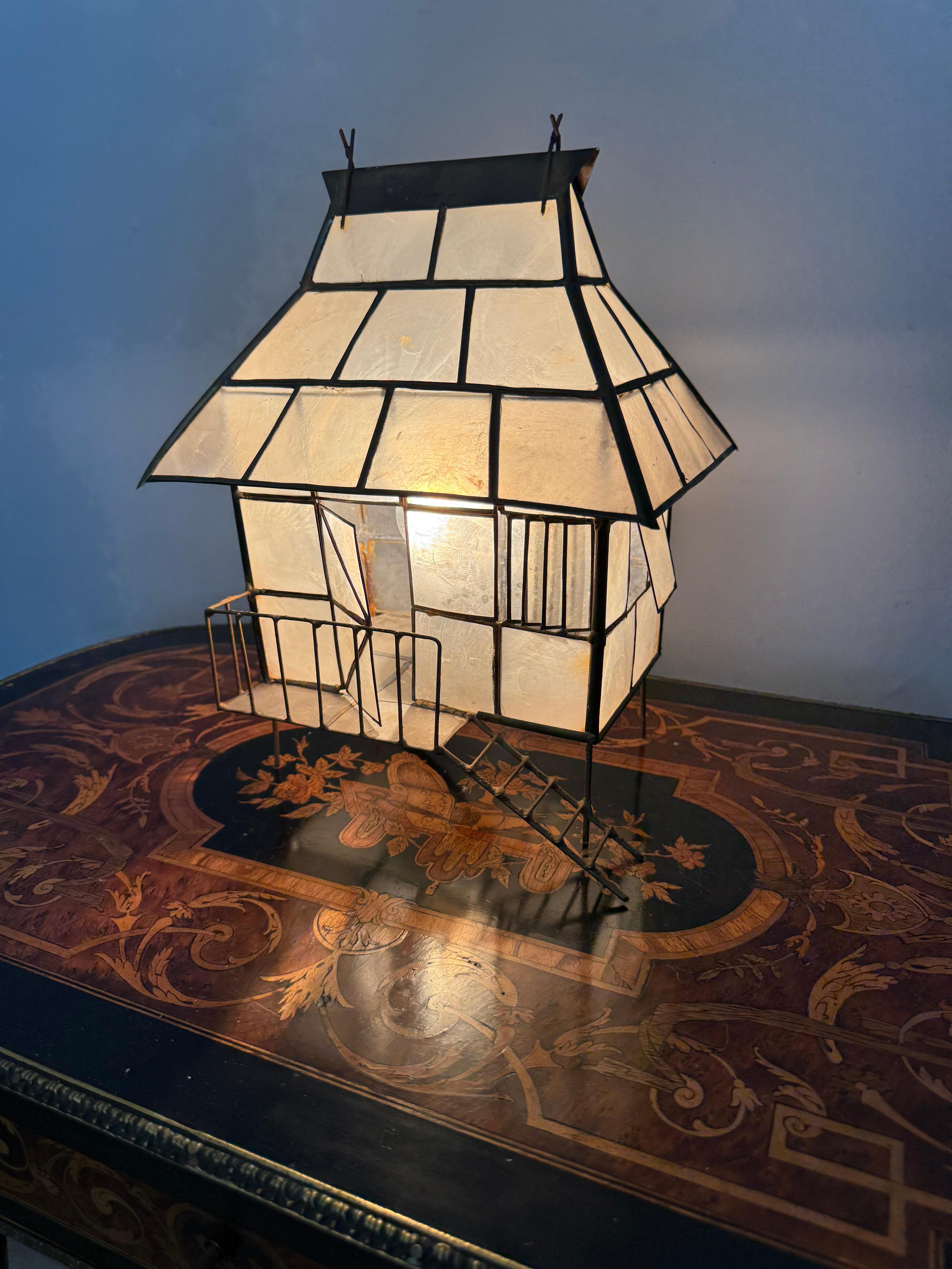 Mid-Century Plexiglass and Brass Miniature House Table Lamp, Handcrafted, 1950s For Sale 5